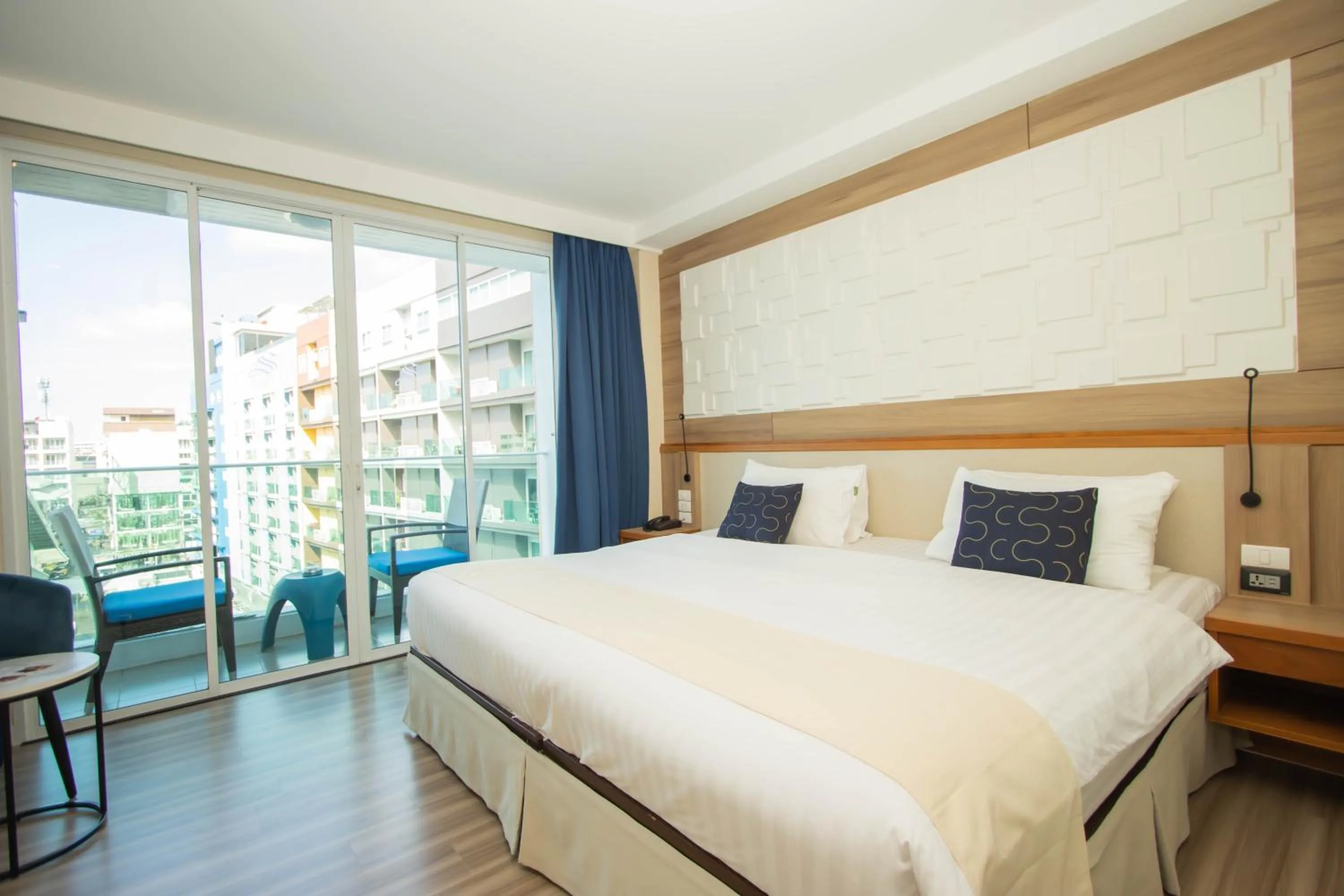 Bed in Sira Grande Hotel & Spa, Patong