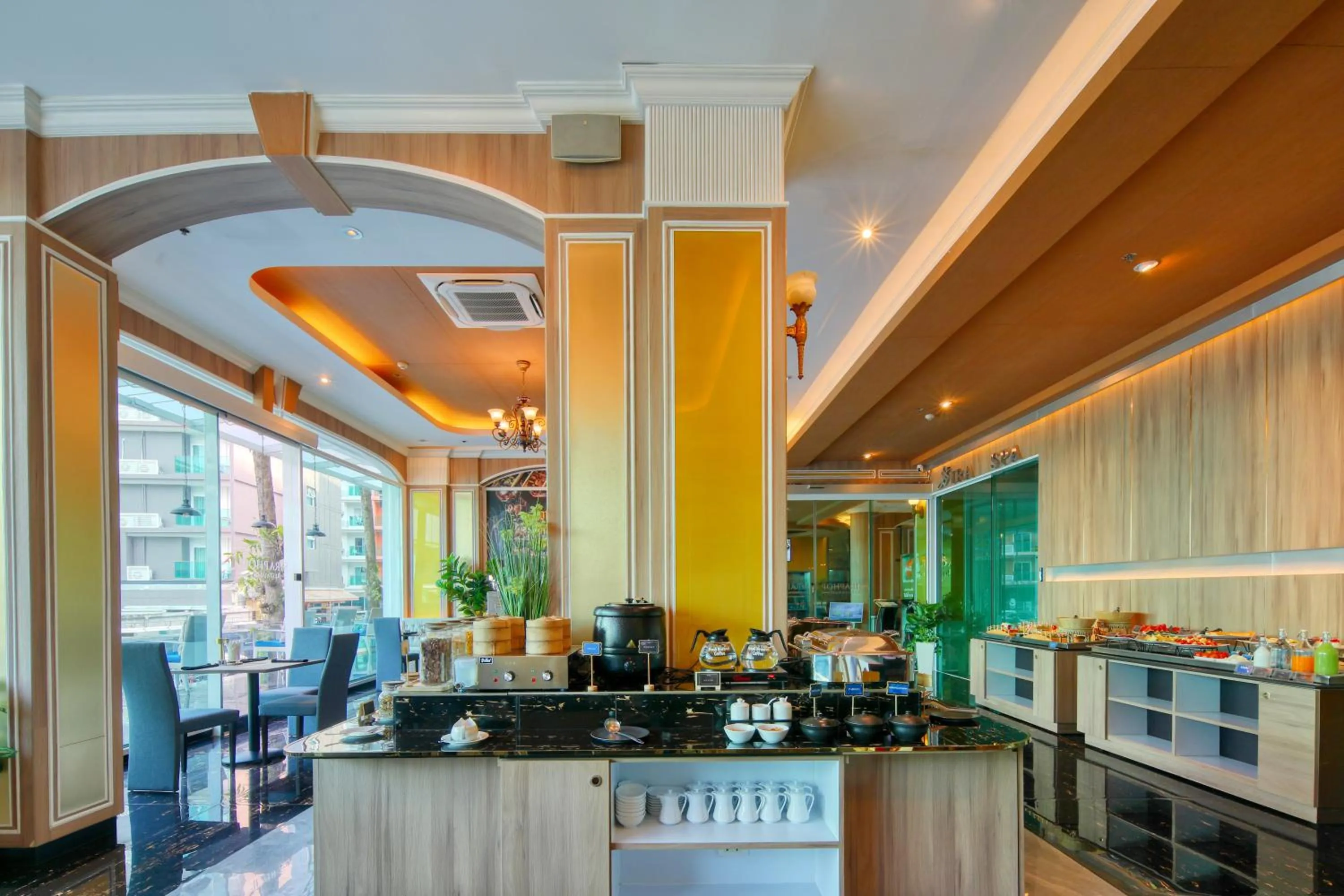 Restaurant/places to eat in Sira Grande Hotel & Spa, Patong