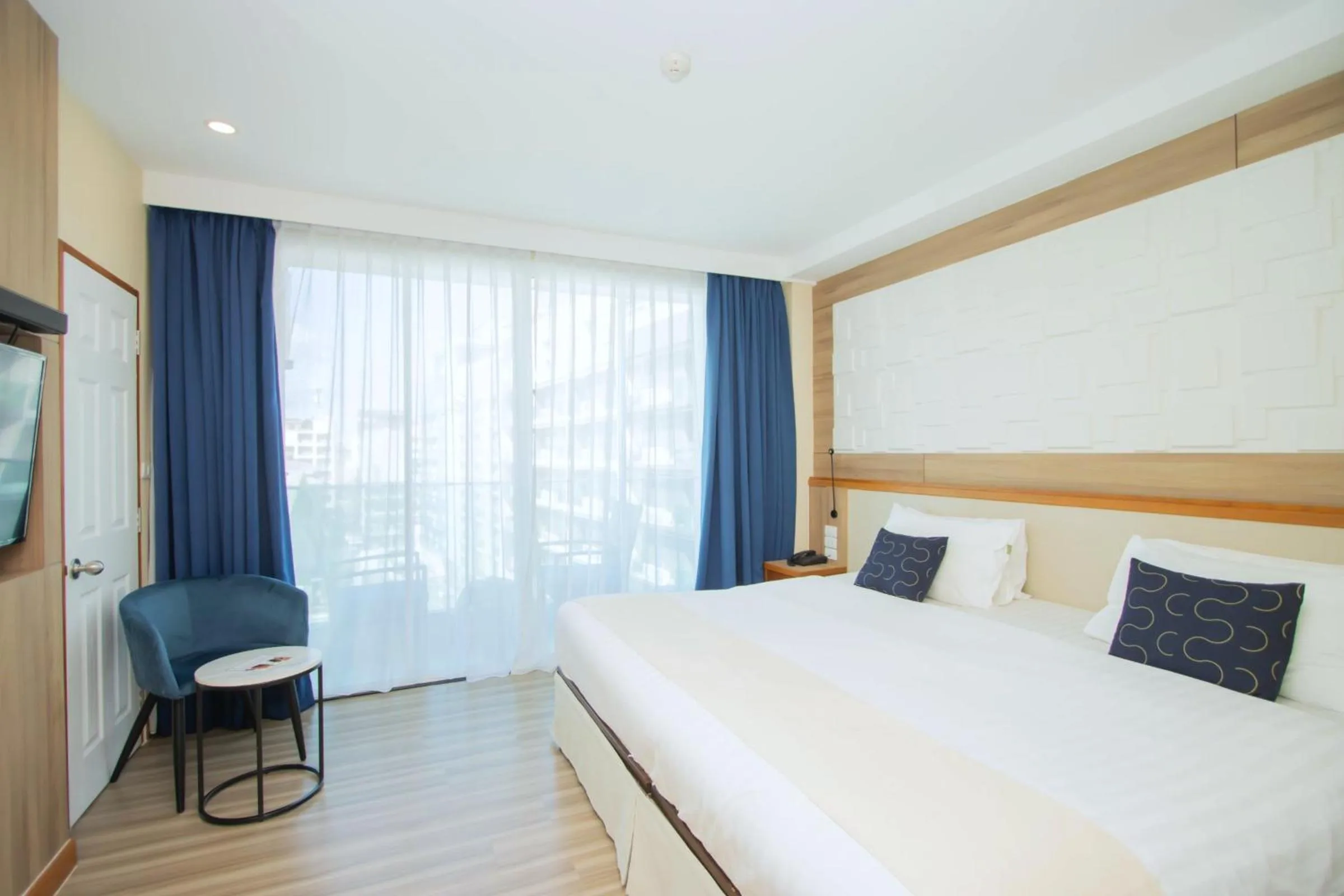 Bed in Sira Grande Hotel & Spa, Patong