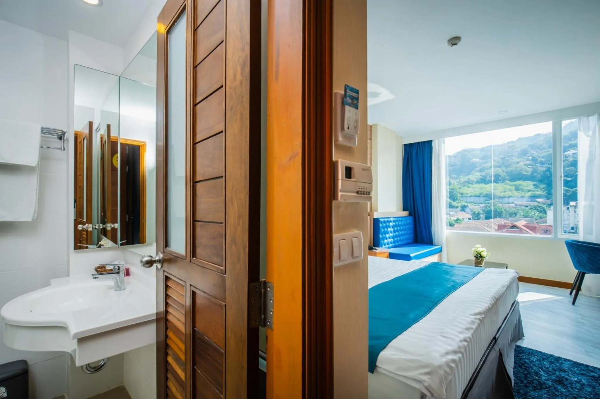 Bathroom, Bed in Sira Grande Hotel & Spa, Patong