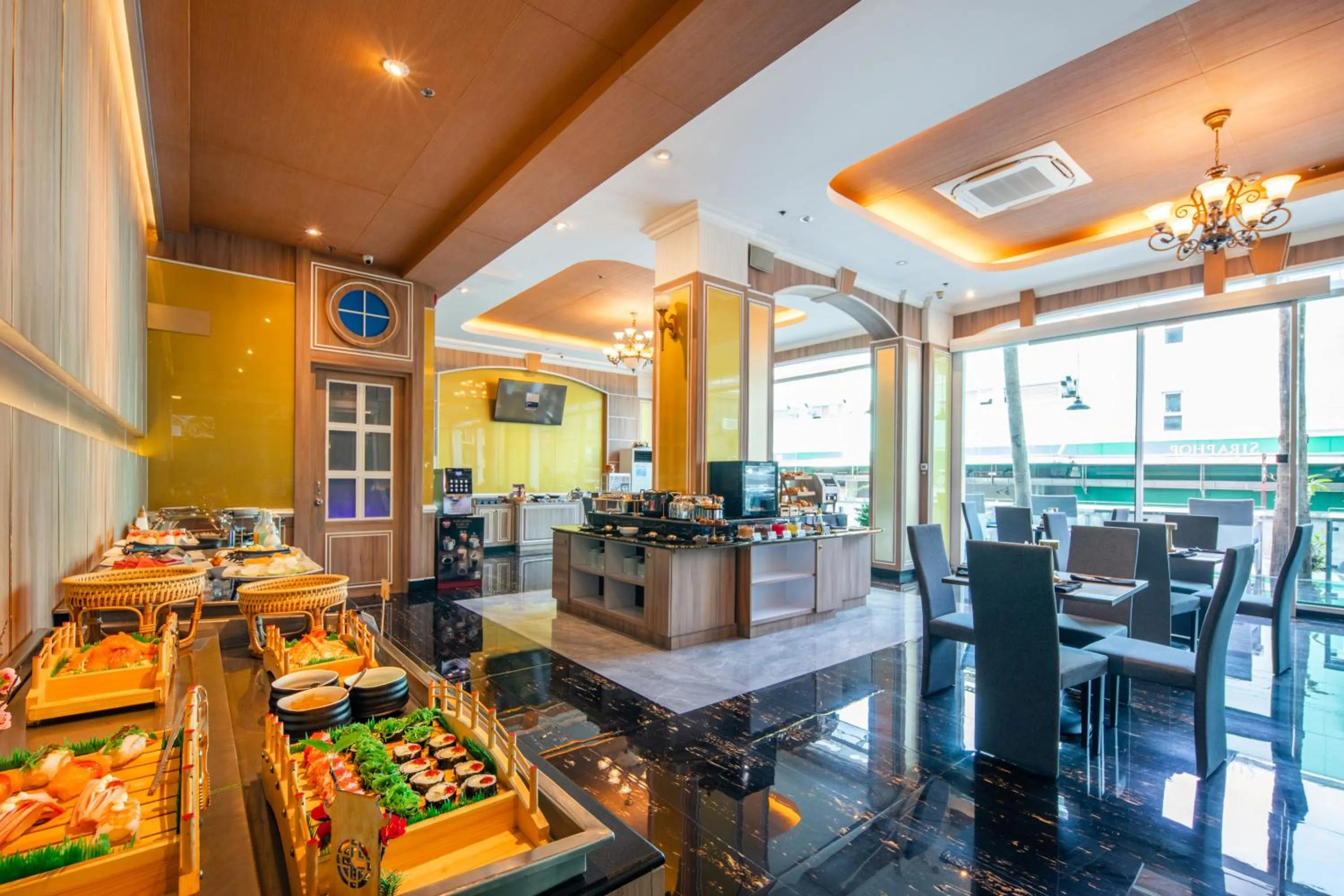 Restaurant/places to eat in Sira Grande Hotel & Spa, Patong