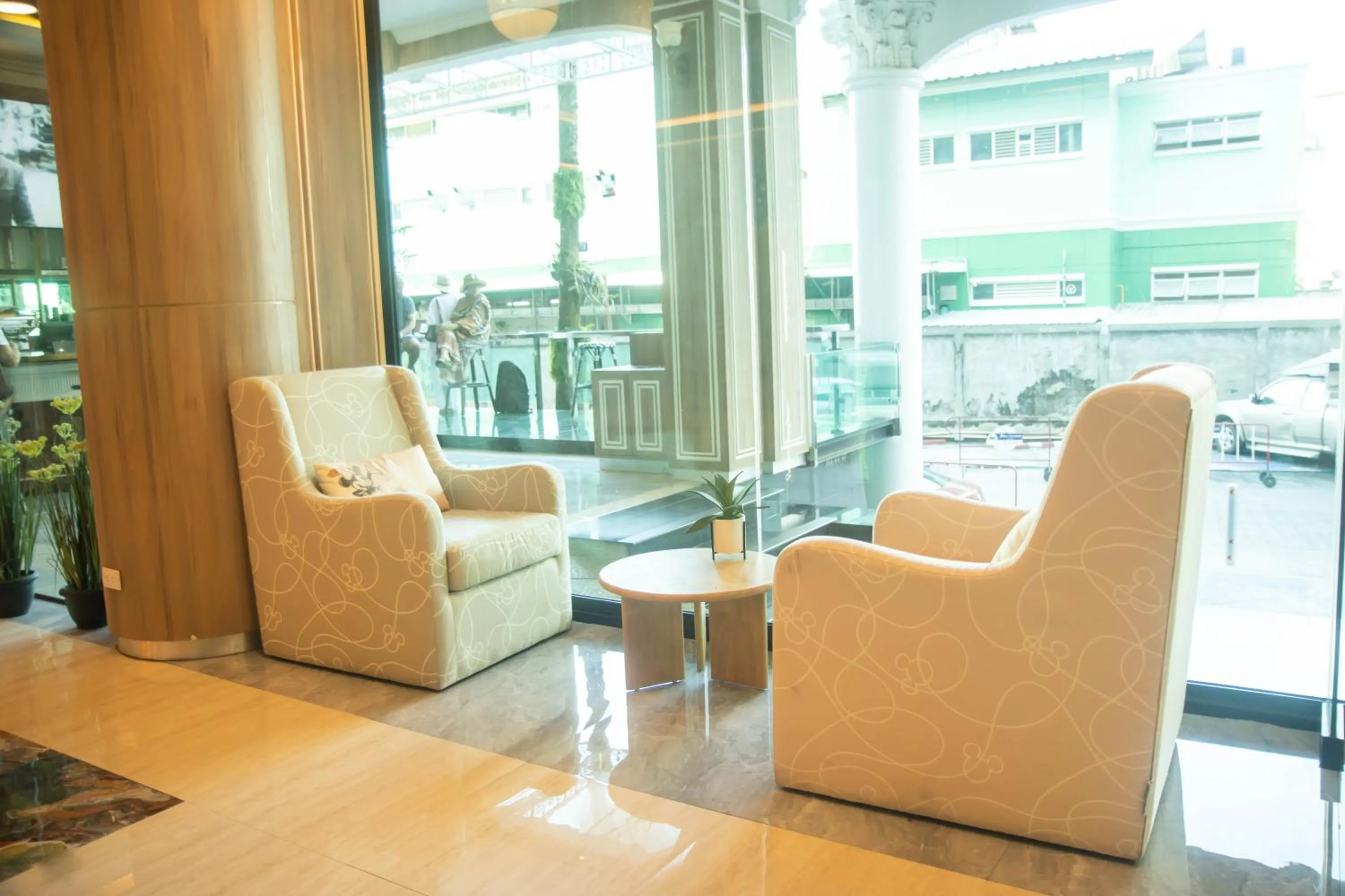 Living room in Sira Grande Hotel & Spa, Patong