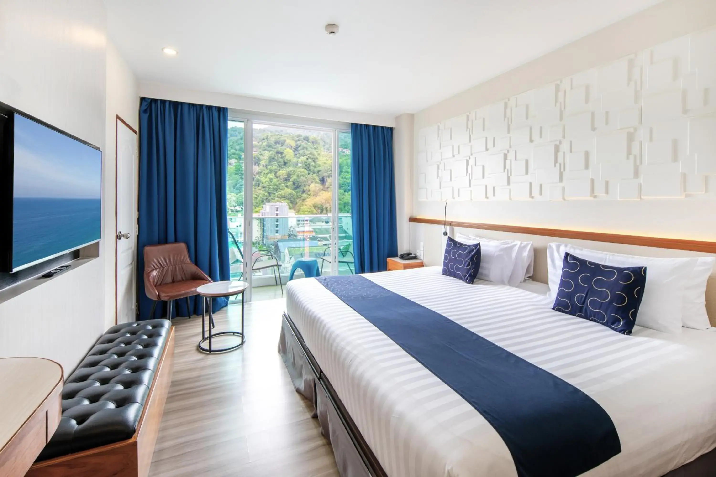 Double Room - High Floor with Views in Sira Grande Hotel & Spa, Patong Double Room - High Floor with Views in Sira Grande Hotel & Spa, Patong