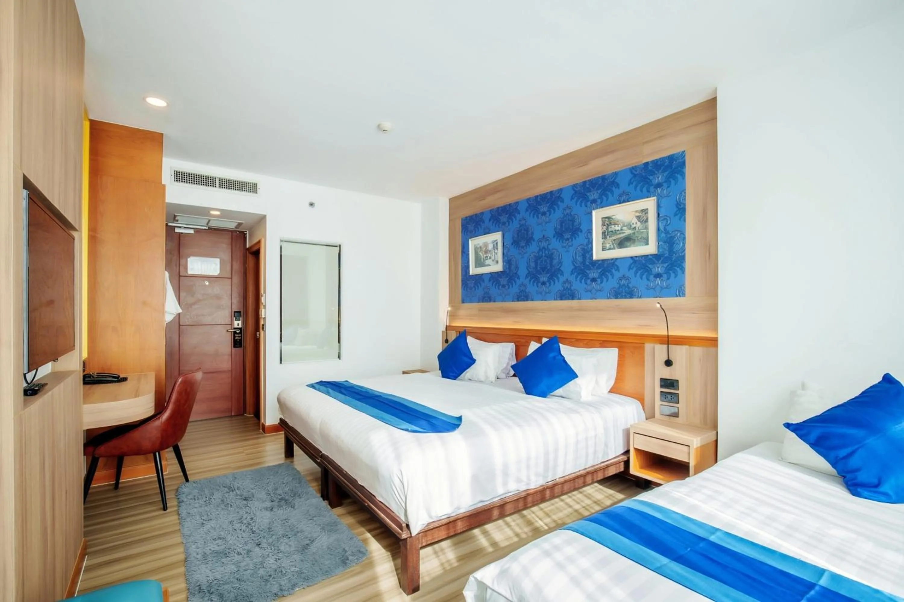 Bed in Sira Grande Hotel & Spa, Patong