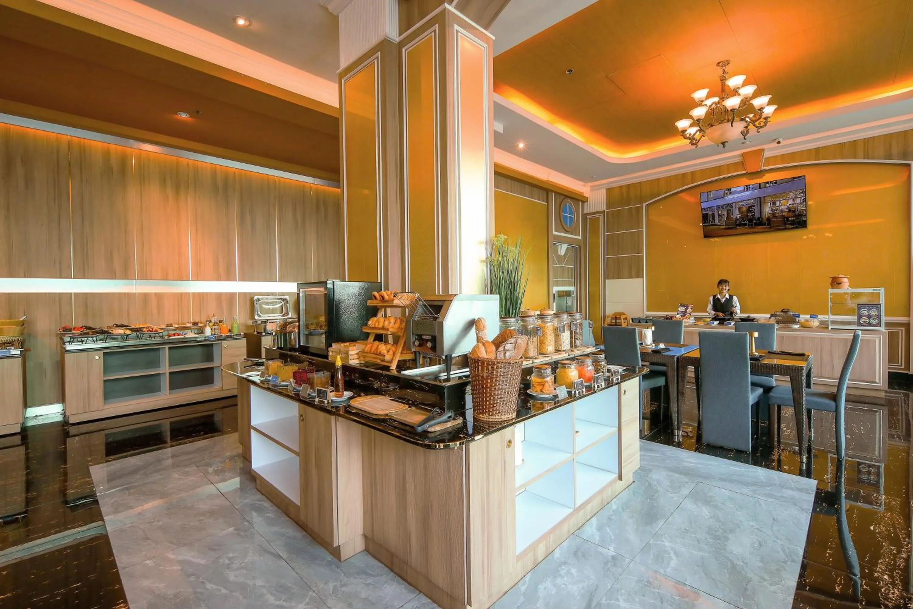 Restaurant/places to eat in Sira Grande Hotel & Spa, Patong