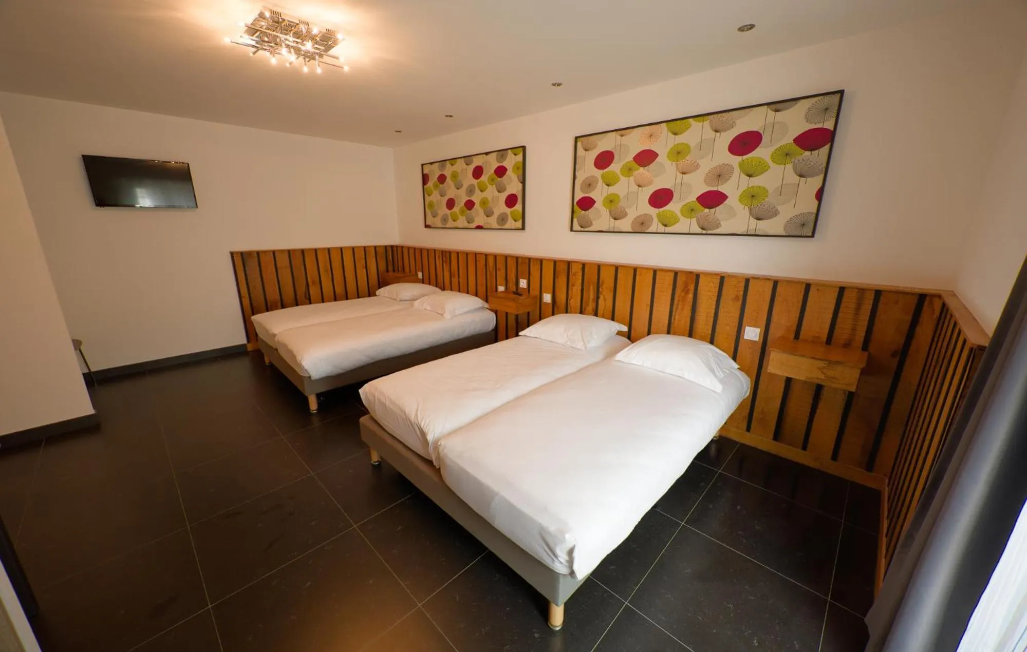 Bed in Cit'Hôtel le Relais Boisniard