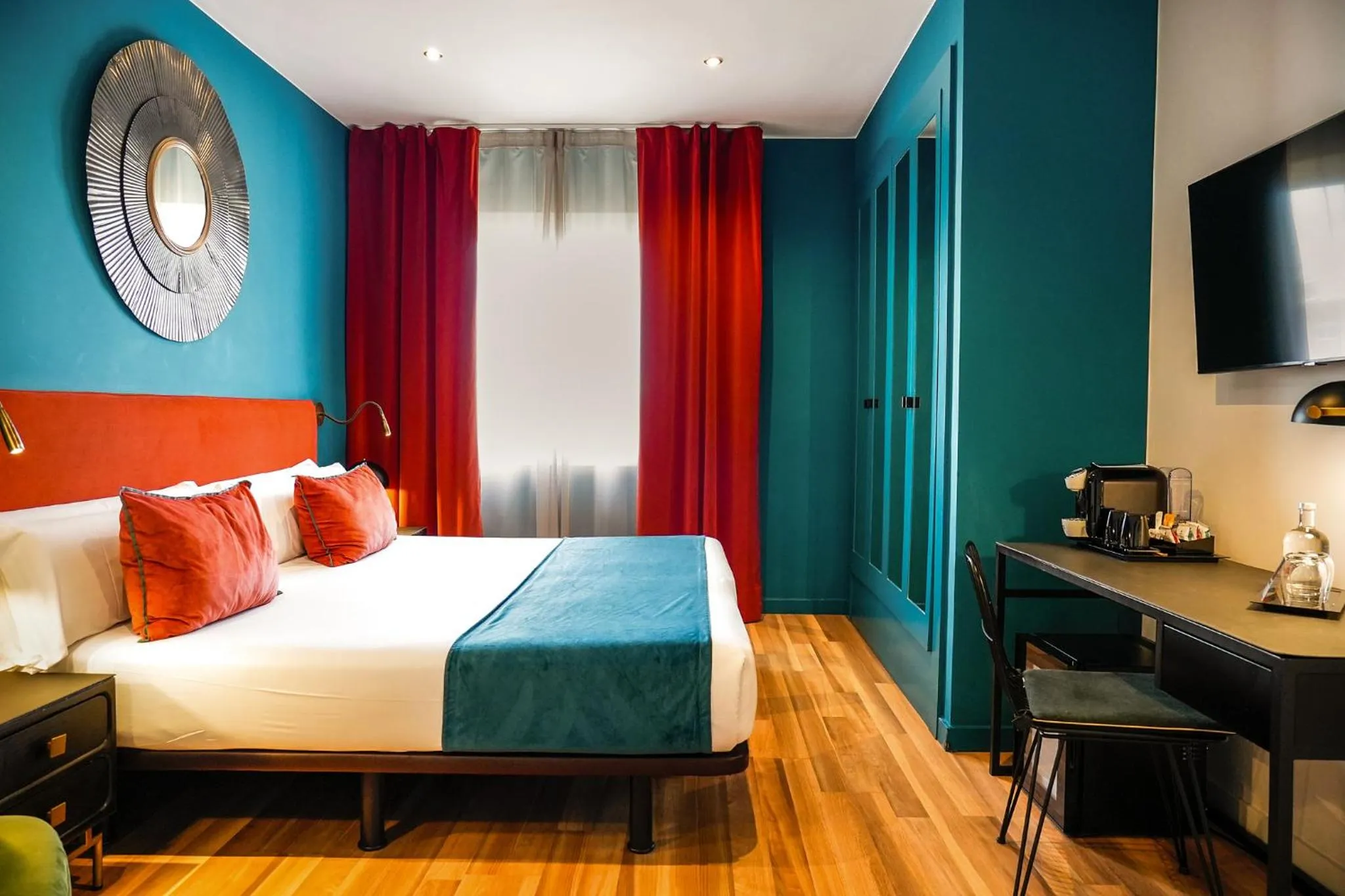 Photo of the whole room, Bed in Arenas Atiram Hotel