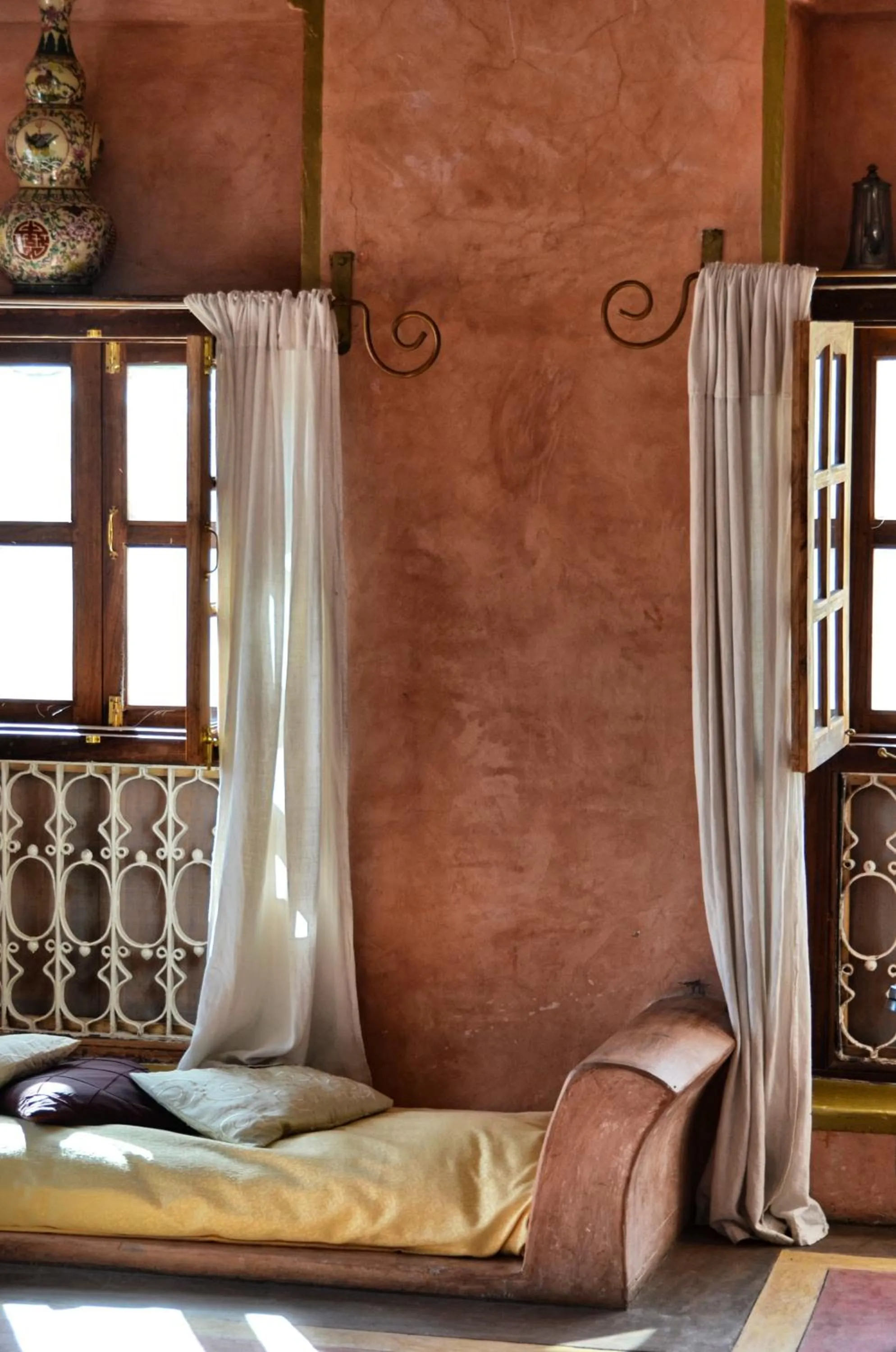 Photo of the whole room, Bed in Zanzibar Coffee House