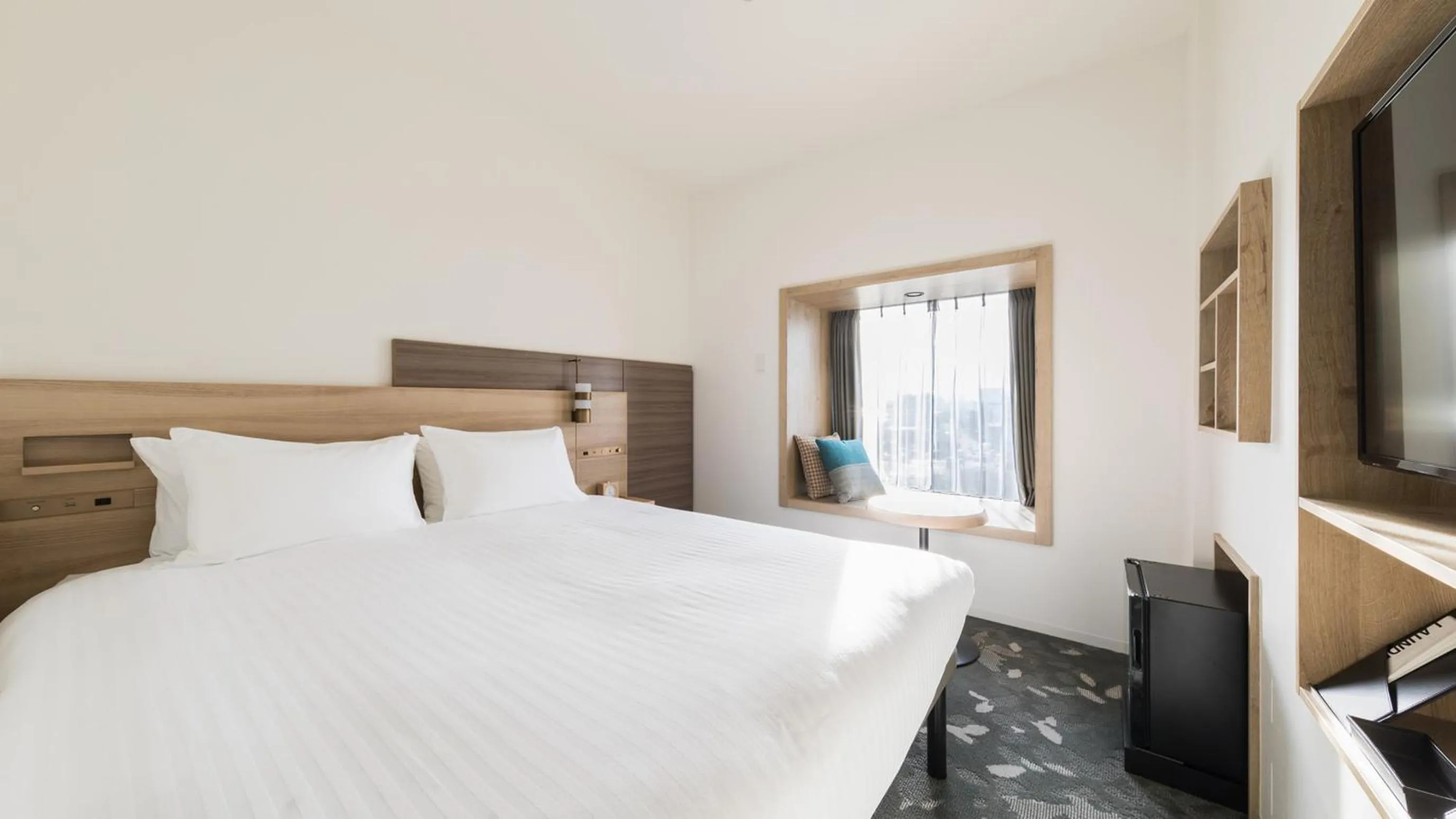 Bed in JR East Hotel Mets Premier Tokyo Bay Shinkiba