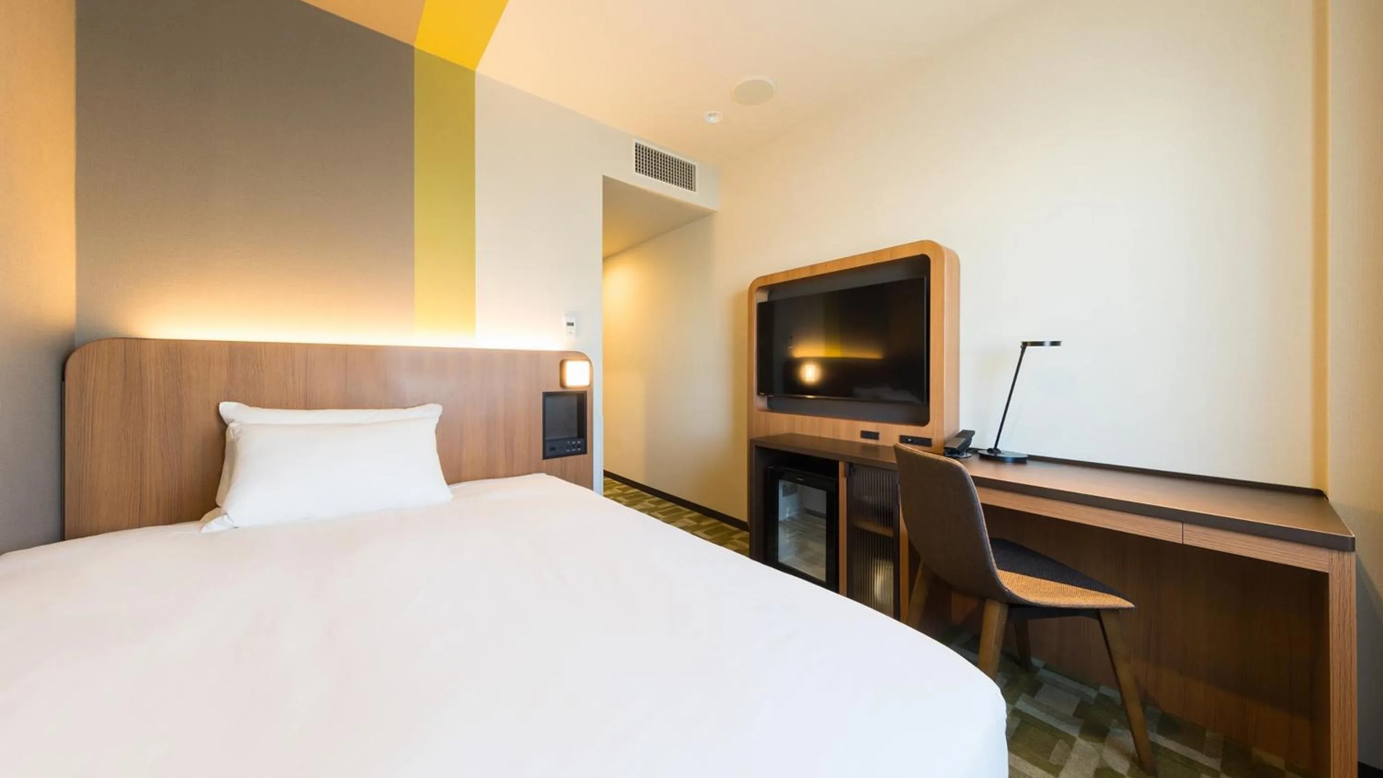 Bed in JR-East Hotel Mets Akabane