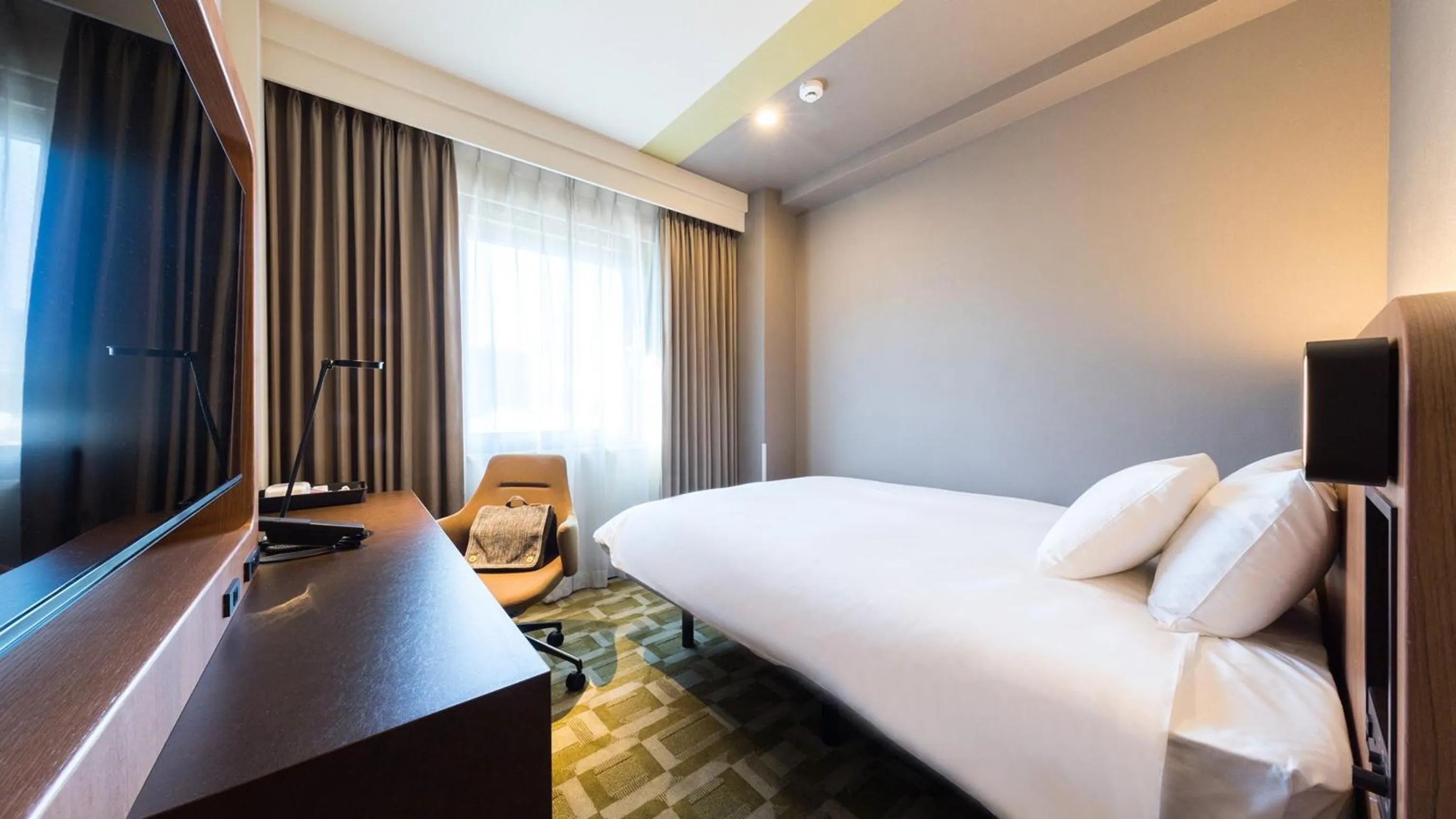 Bed in JR-East Hotel Mets Akabane