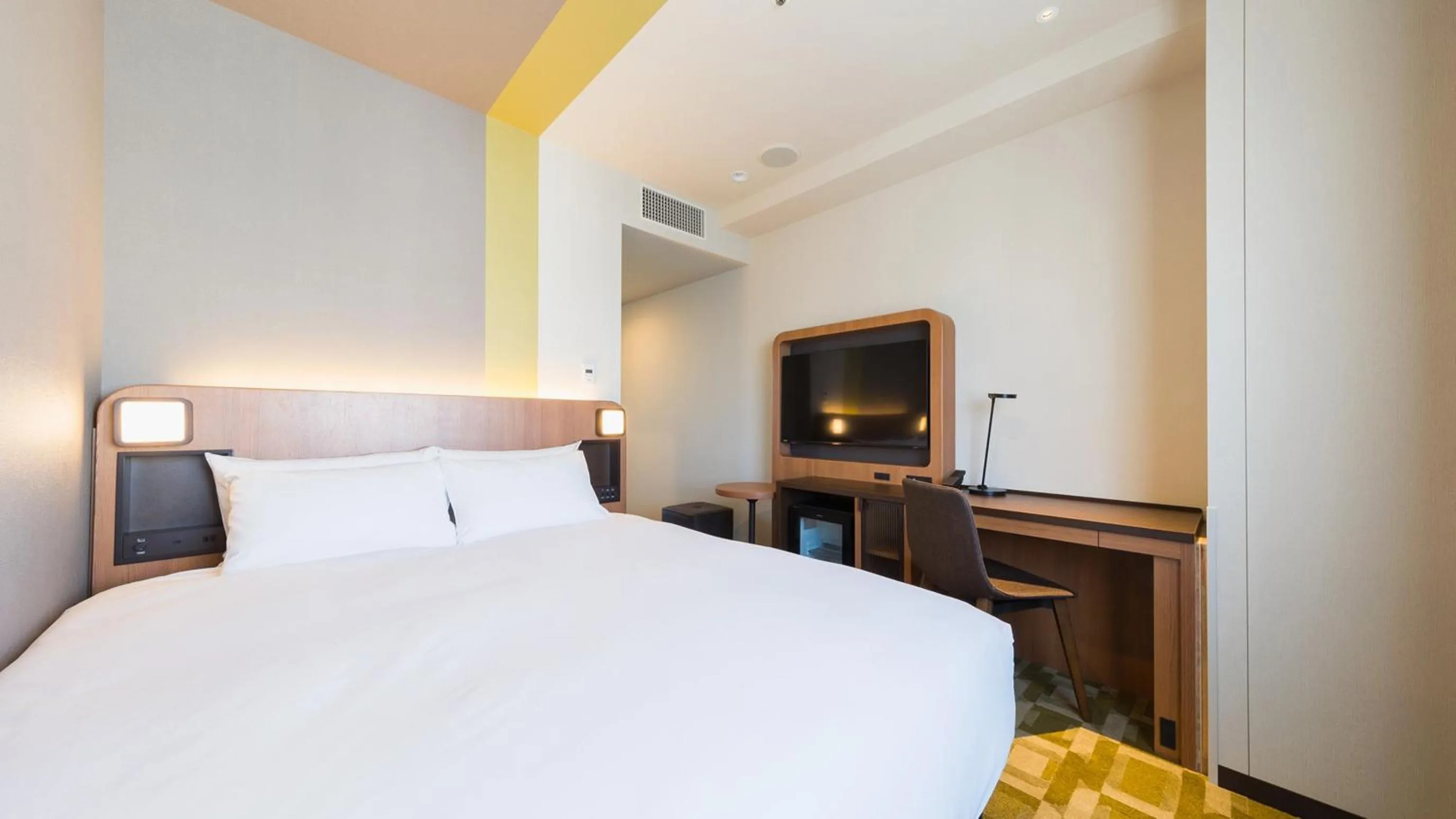 Bed in JR-East Hotel Mets Akabane