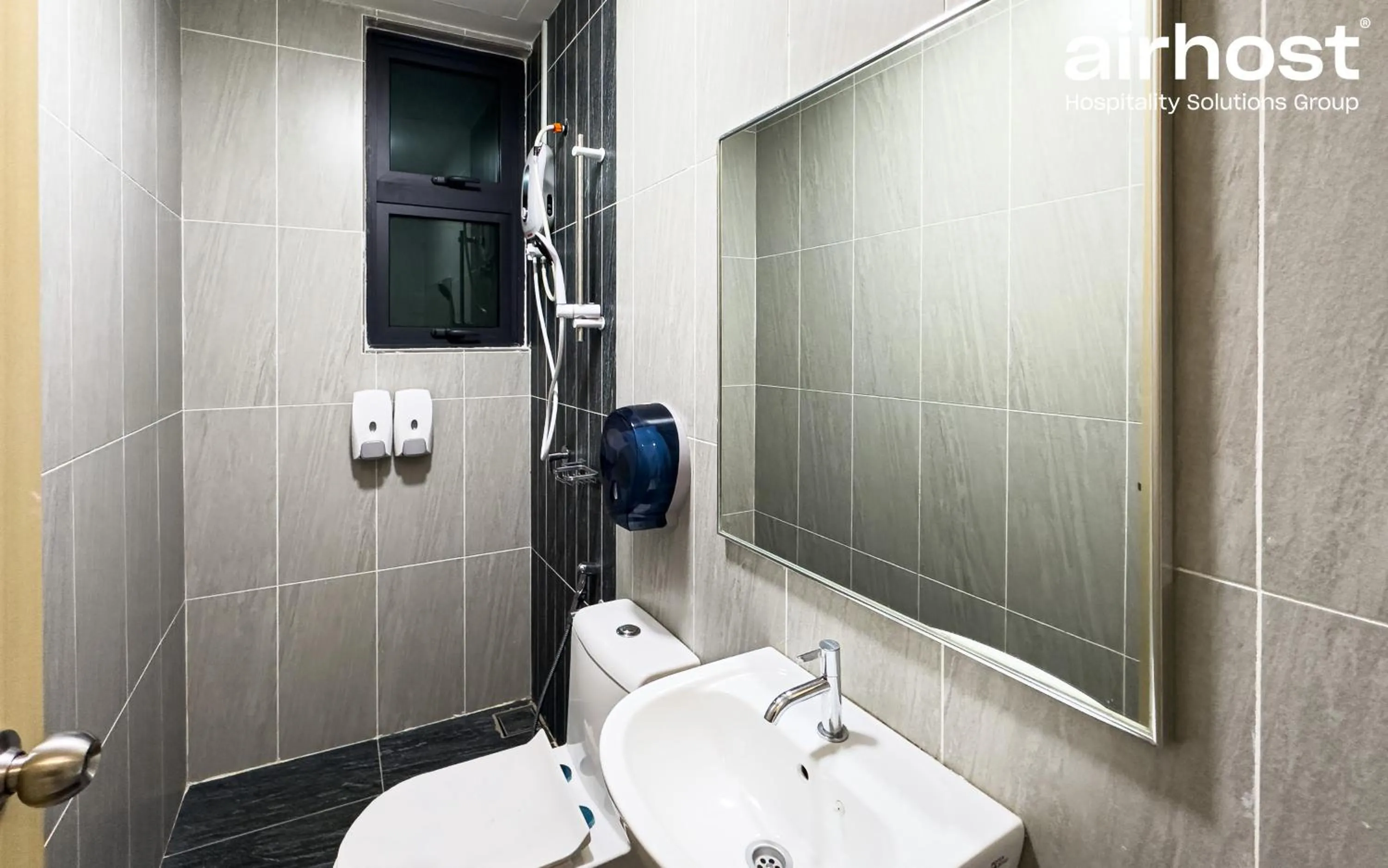 Shower in Legasi Kampung Baru by Airhost