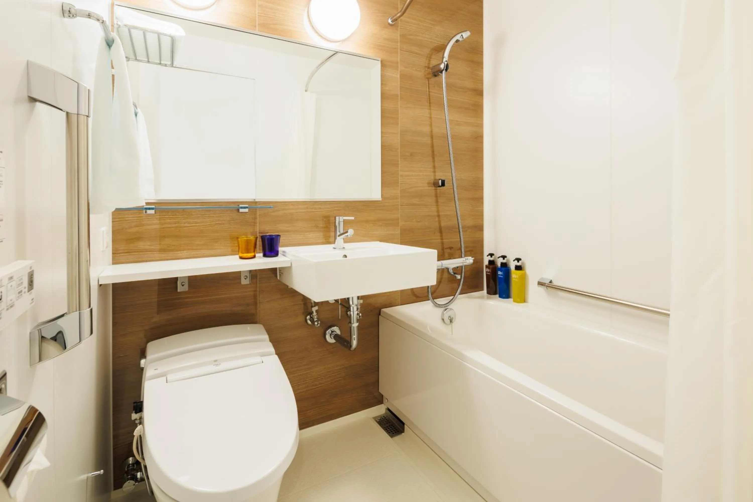 Shower in JR-East Hotel Mets Omori