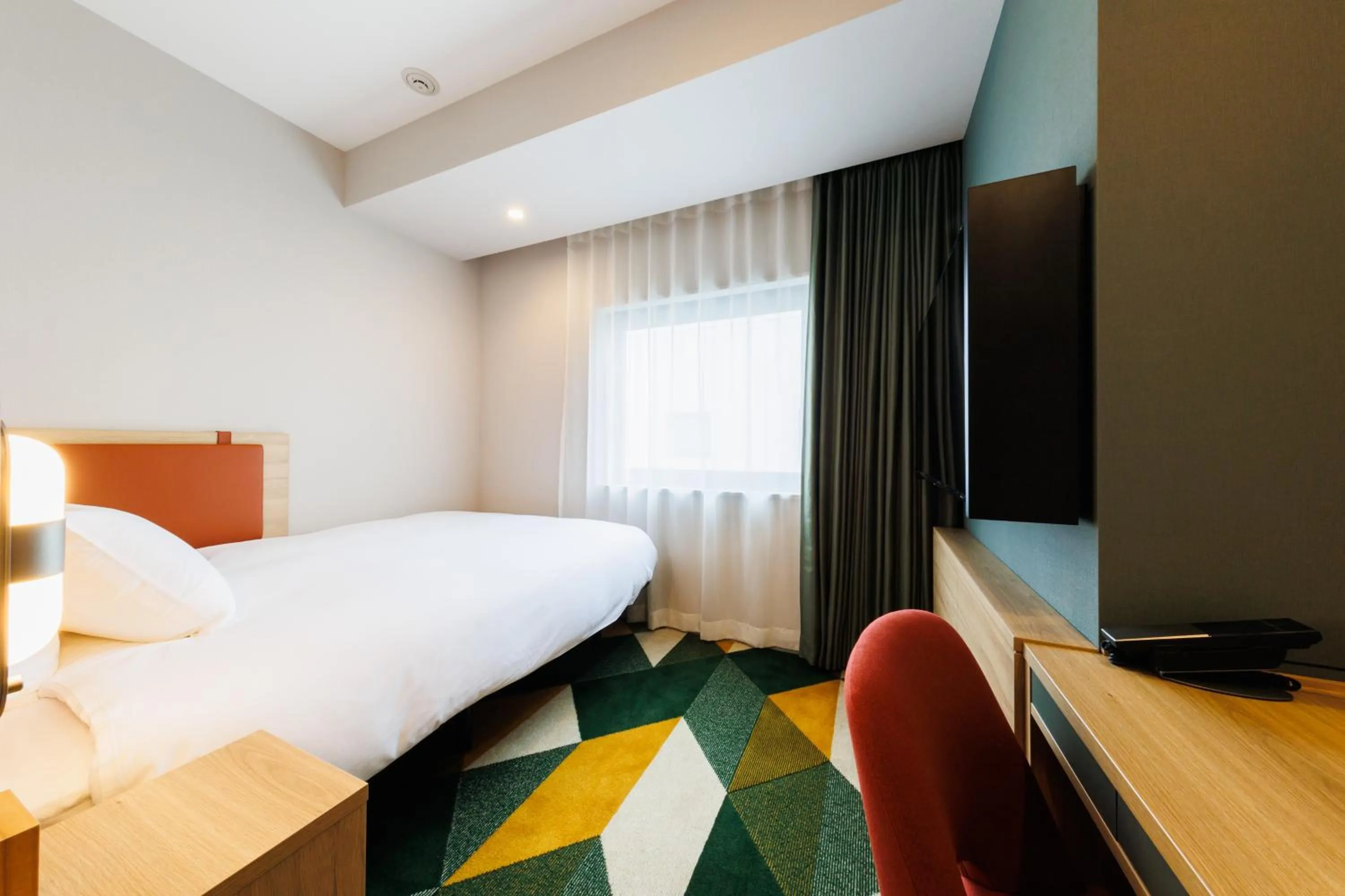 Photo of the whole room, Bed in JR-East Hotel Mets Omori
