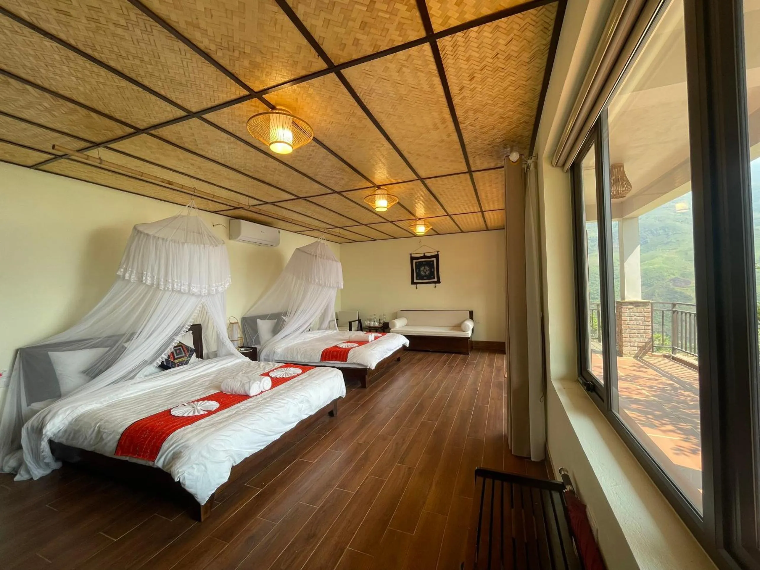 Bed in Ta Xua Ecolodge