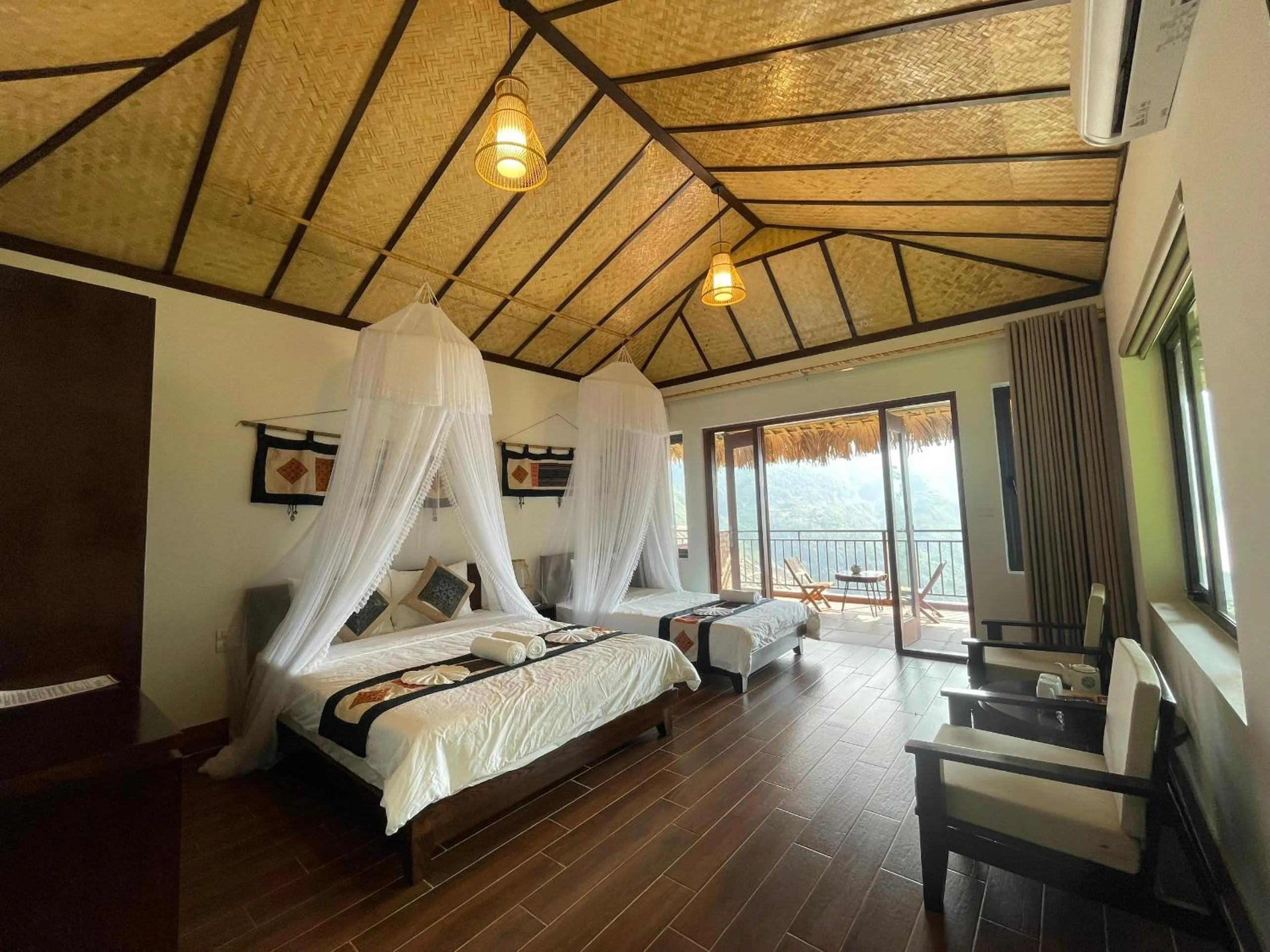 Bed in Ta Xua Ecolodge