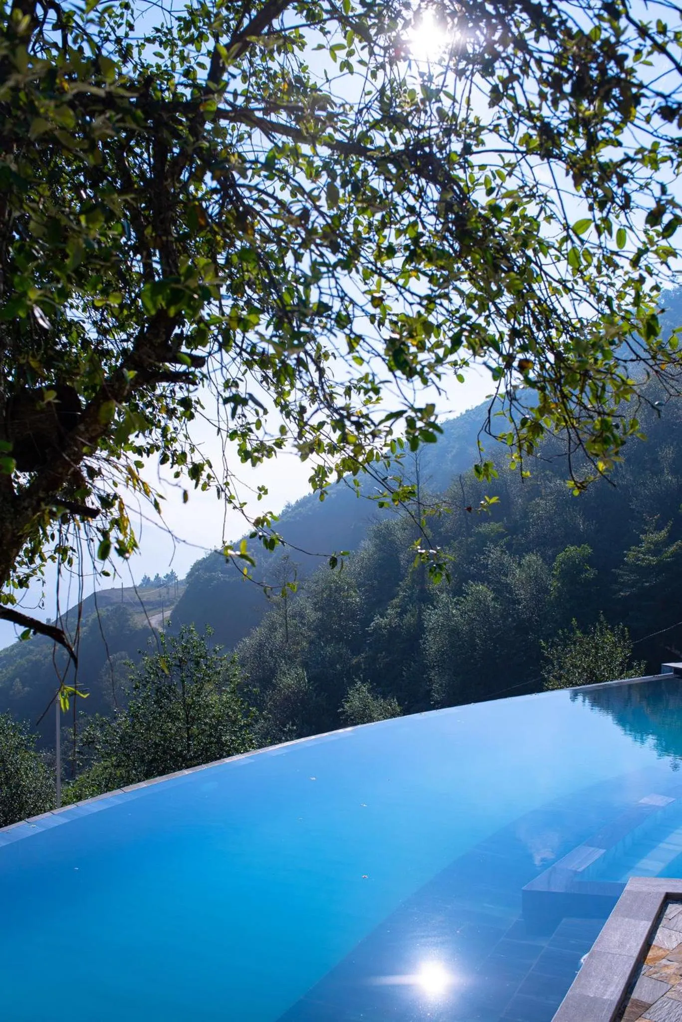 Swimming pool in Ta Xua Ecolodge