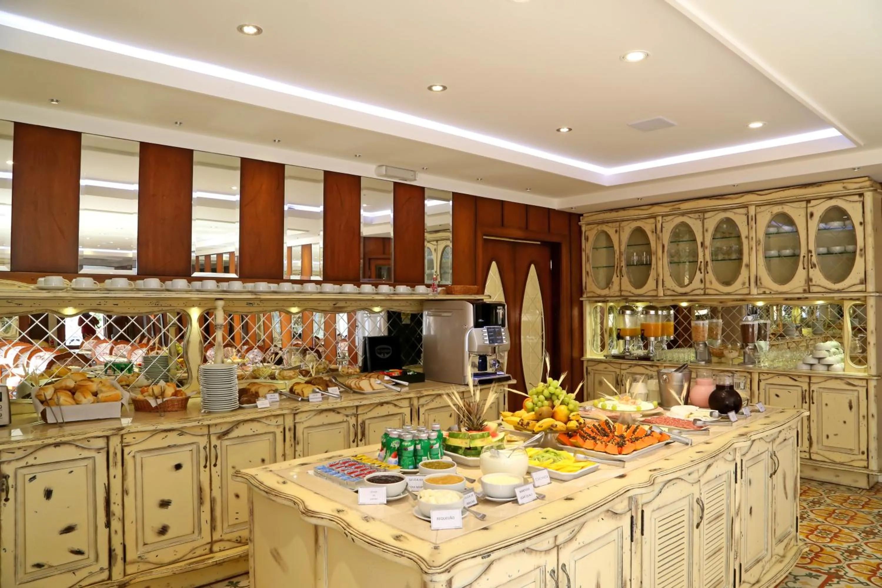 Restaurant/places to eat in Pousada Italia Eleganza