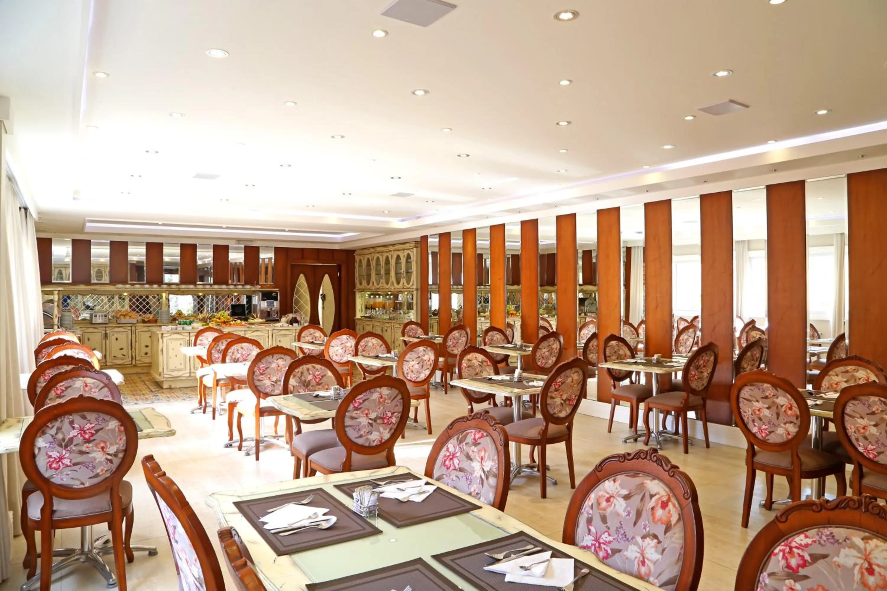 Restaurant/places to eat in Pousada Italia Eleganza