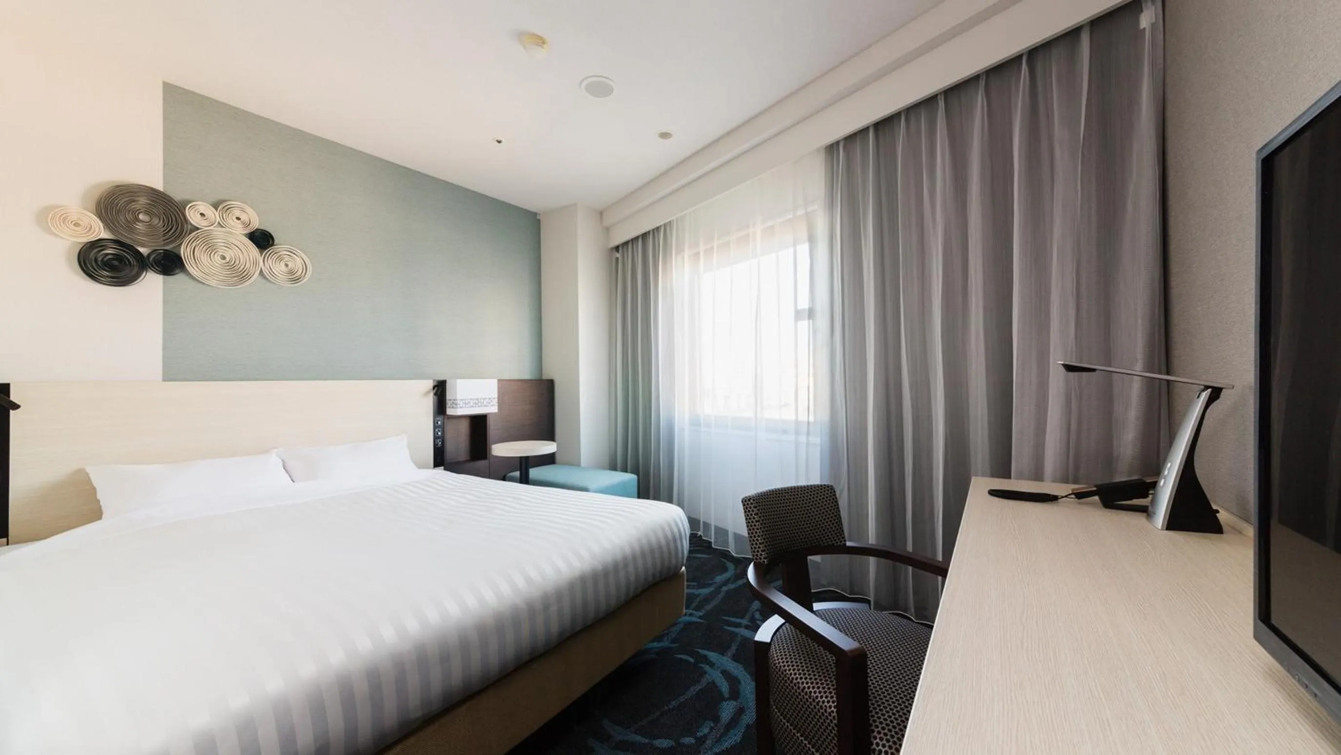 Bed in JR-East Hotel Mets Mizonokuchi