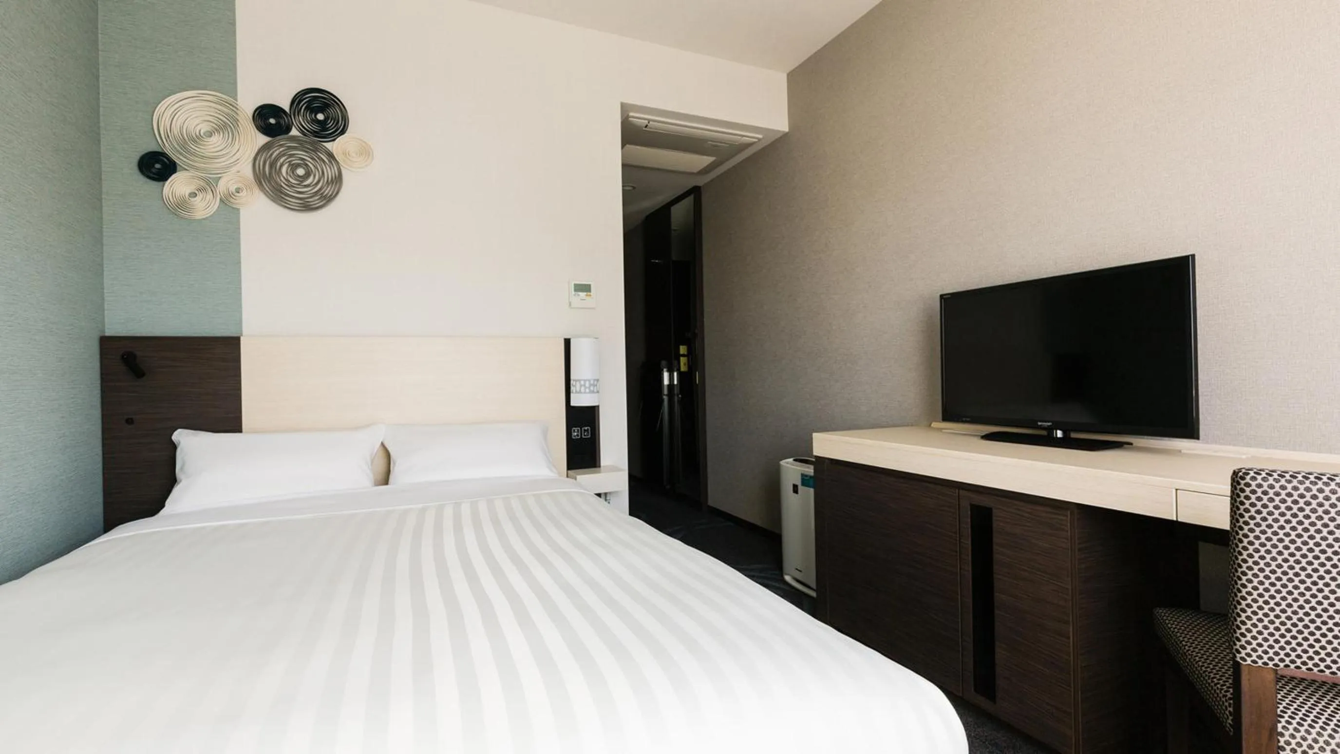 Bed in JR-East Hotel Mets Mizonokuchi