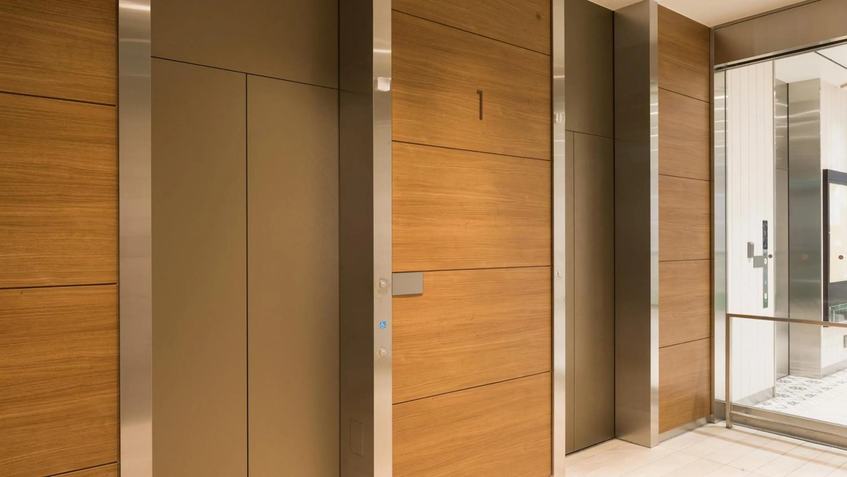 elevator in JR-East Hotel Mets Funabashi