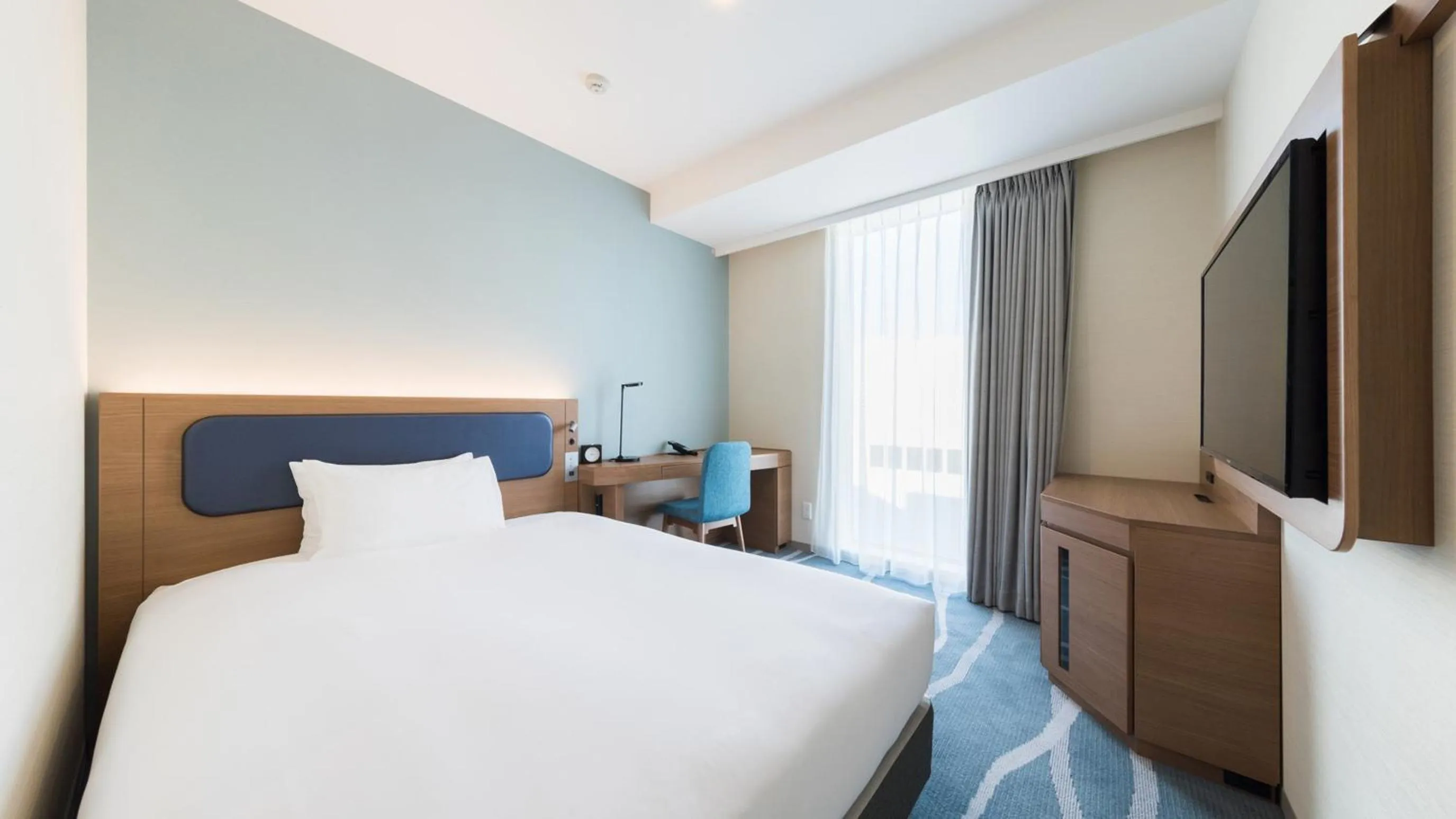 Bed in JR-East Hotel Mets Funabashi