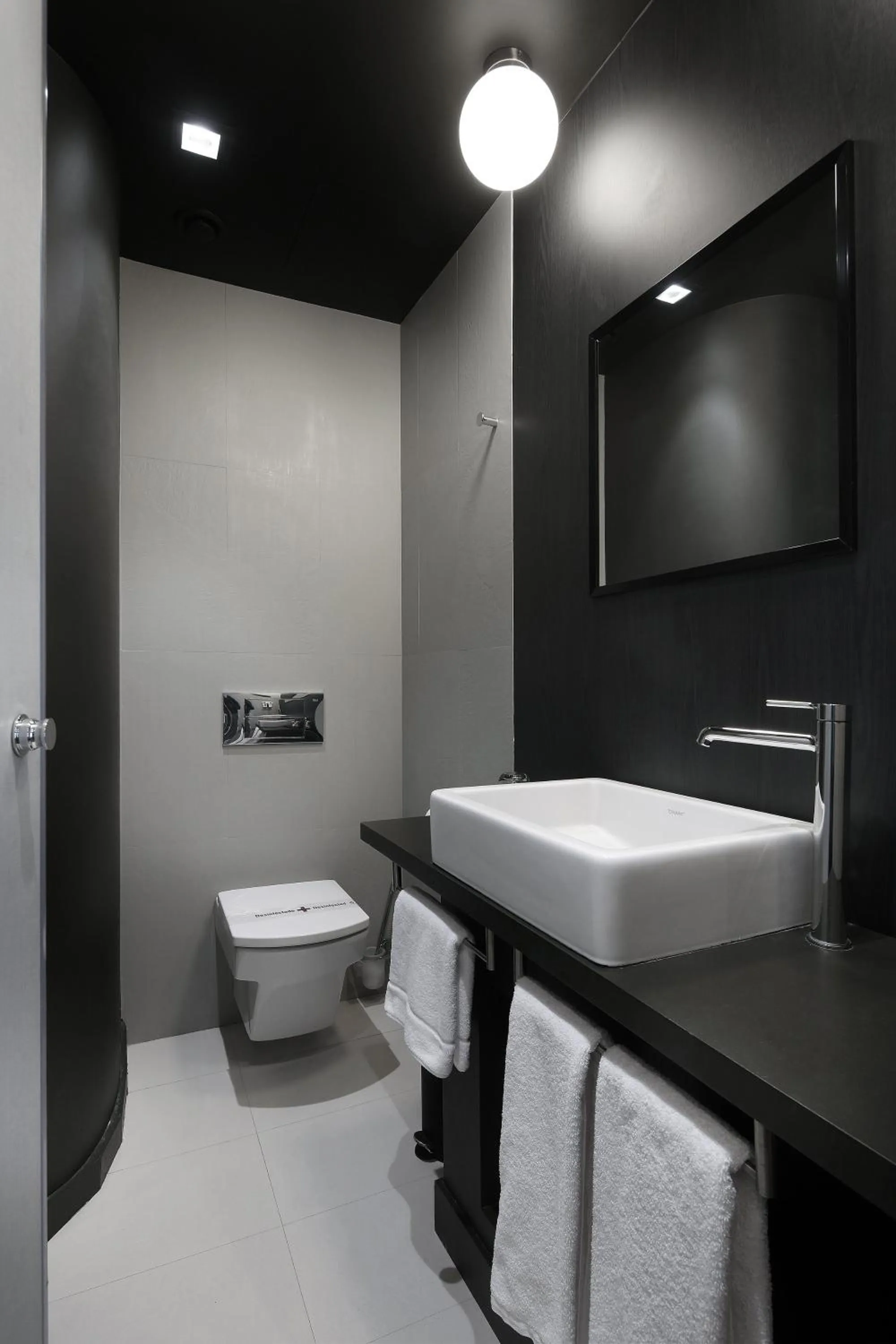 Toilet in Wilson Boutique Hotel