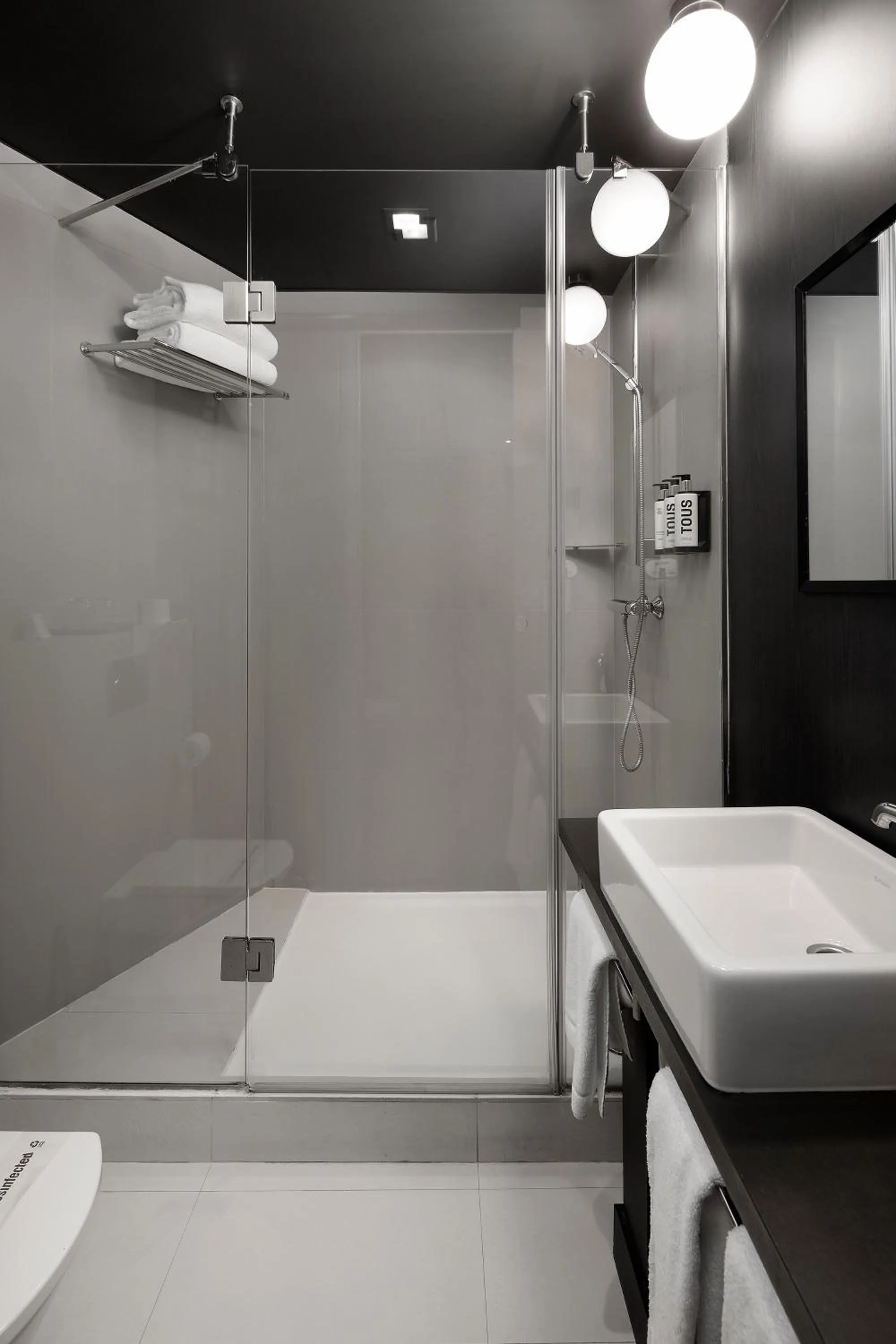 Shower in Wilson Boutique Hotel