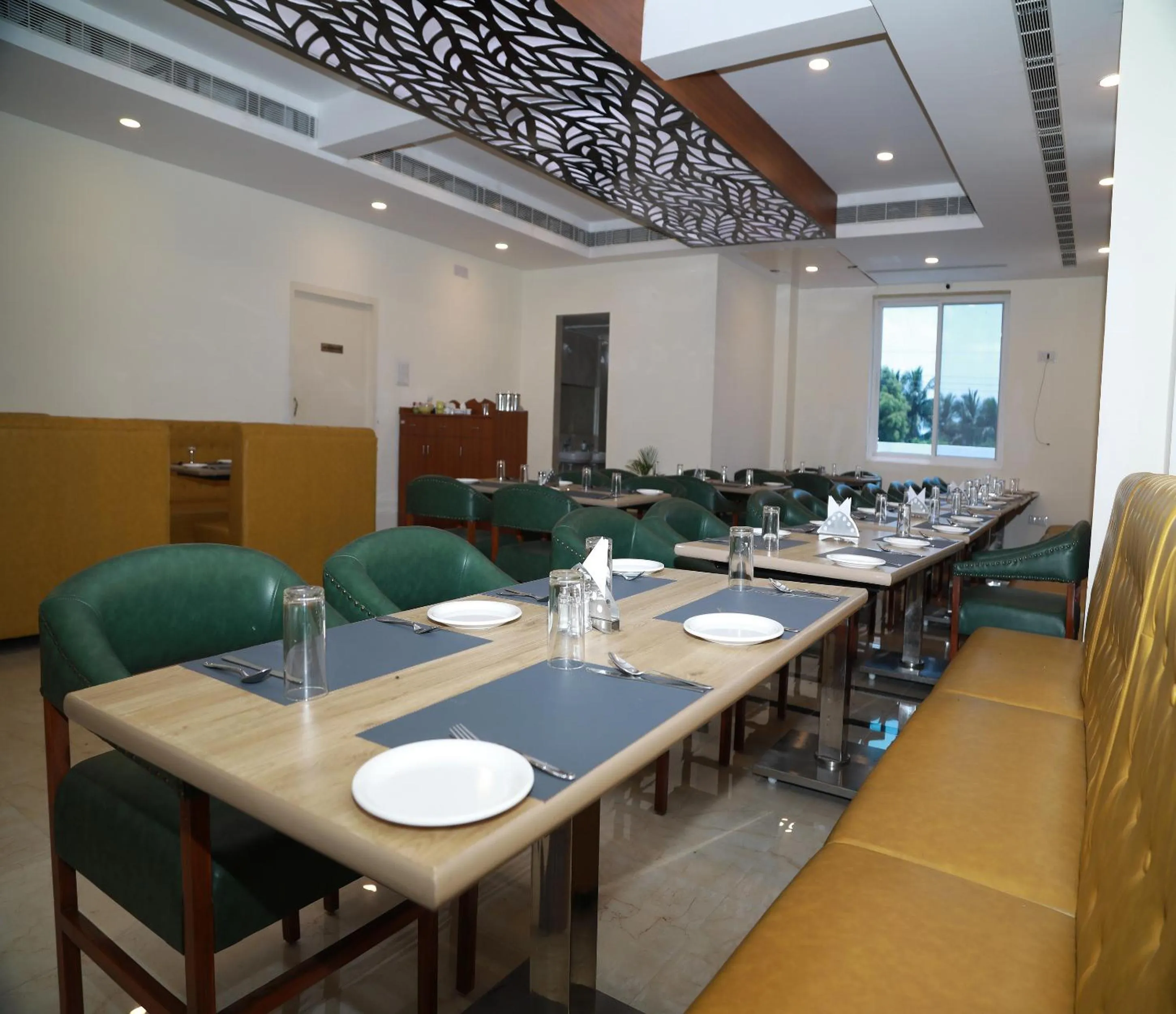 Dining area in Hotel Royal Chola