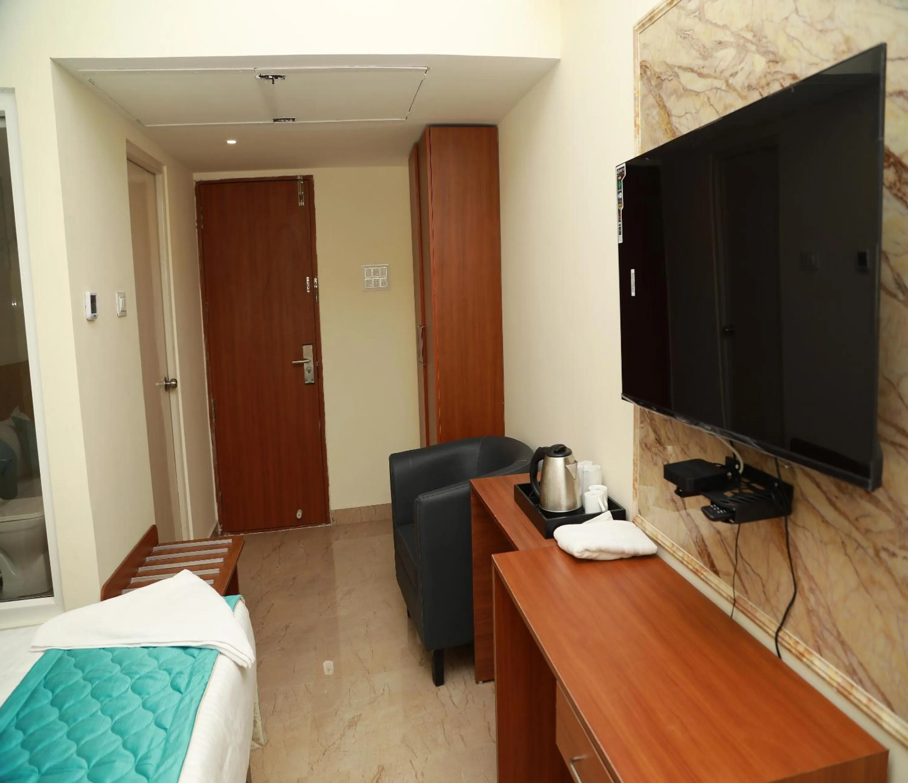 TV and multimedia, Bed in Hotel Royal Chola