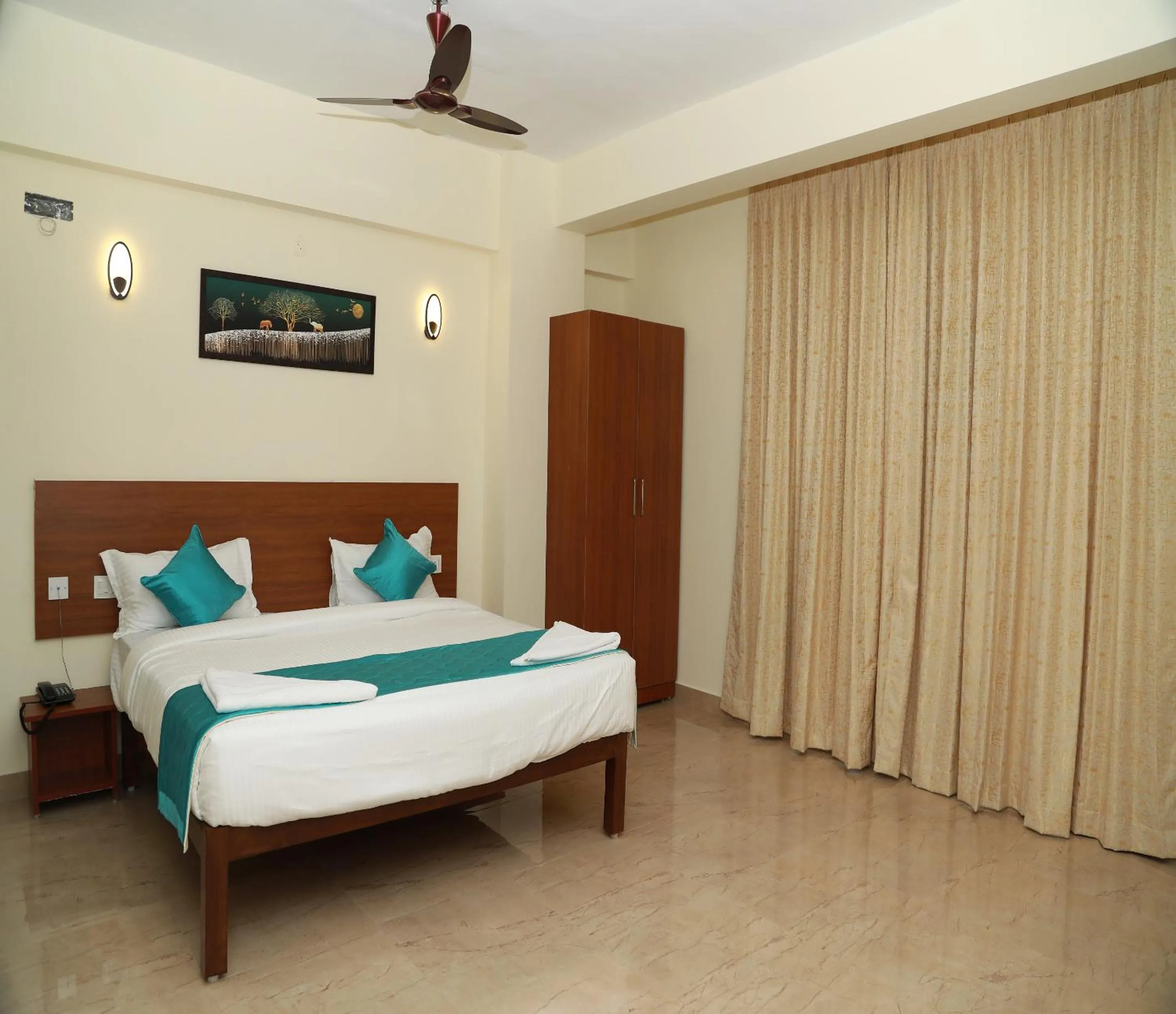 Bedroom, Bed in Hotel Royal Chola