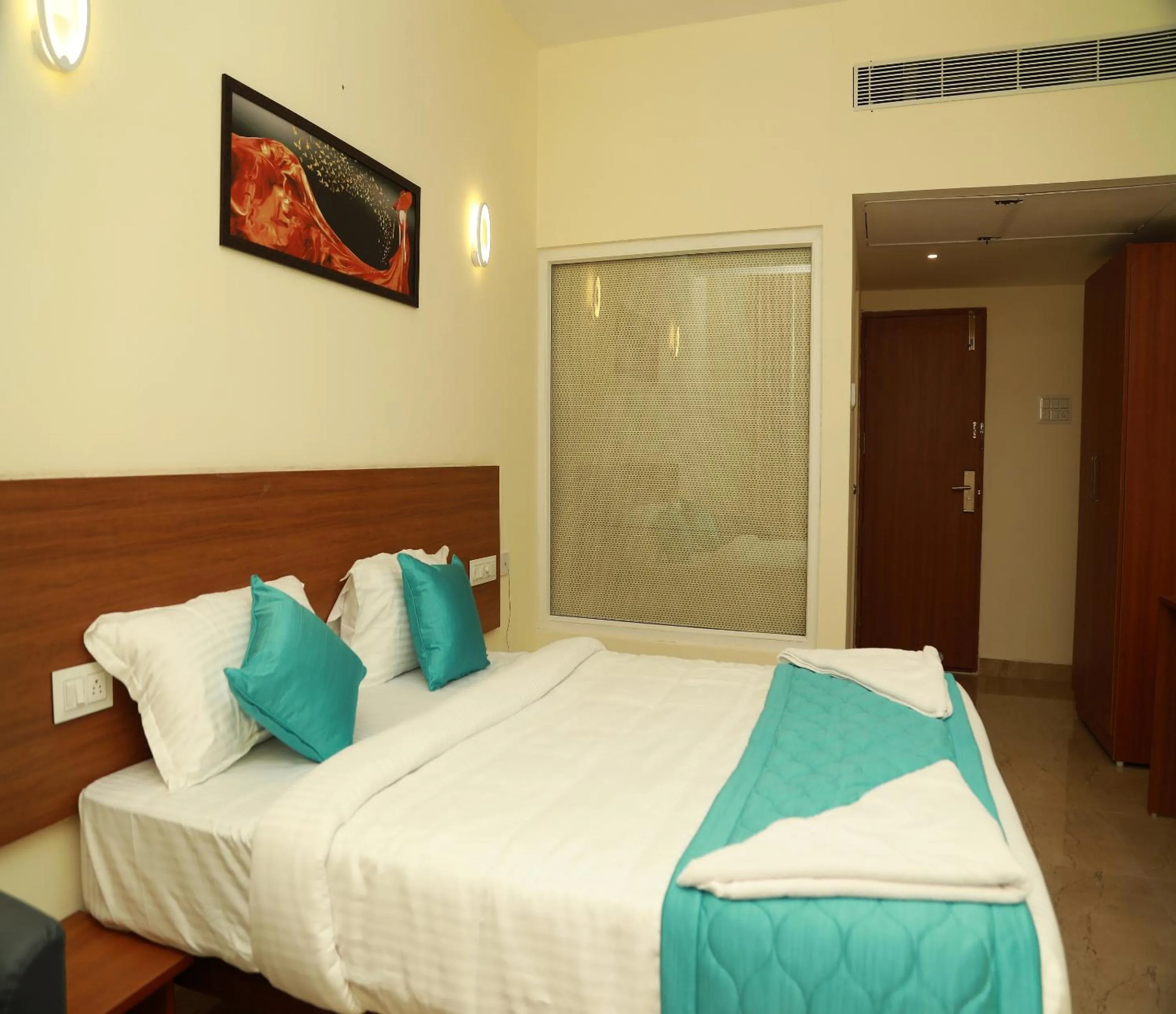 Bed in Hotel Royal Chola