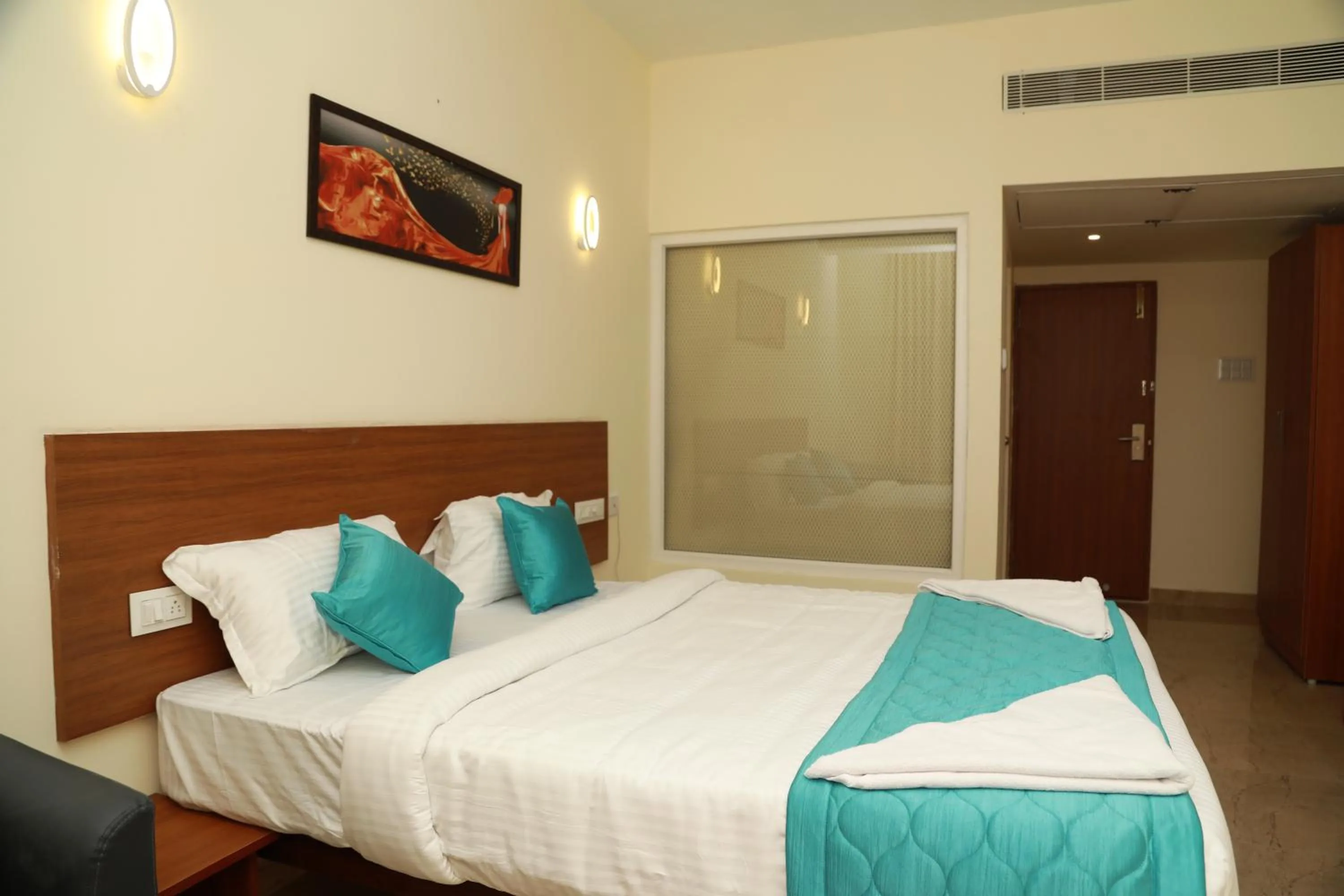 Bedroom, Bed in Hotel Royal Chola