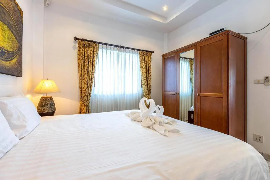 Bed in Private 3 Bedroom Pool Villa PP10