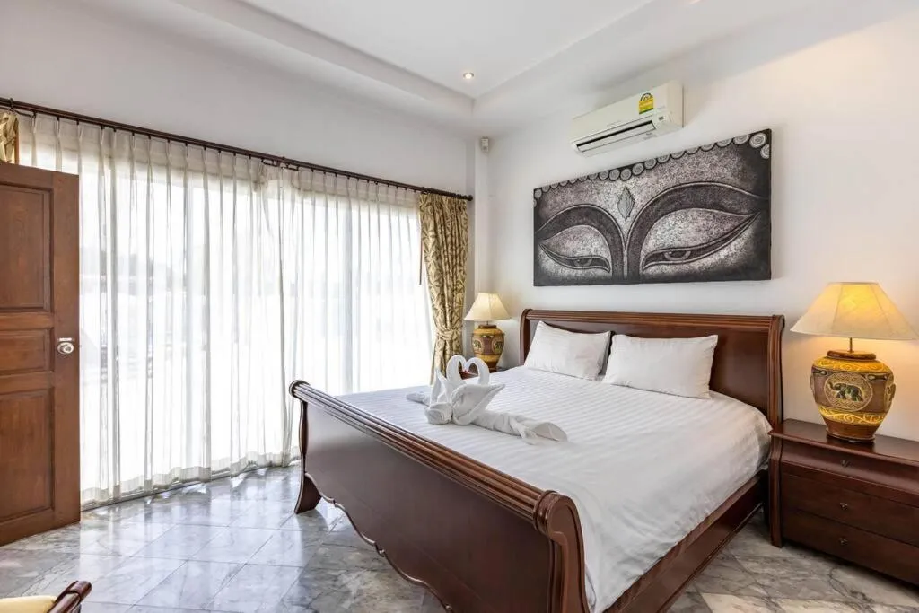 Bed in Private 3 Bedroom Pool Villa PP10