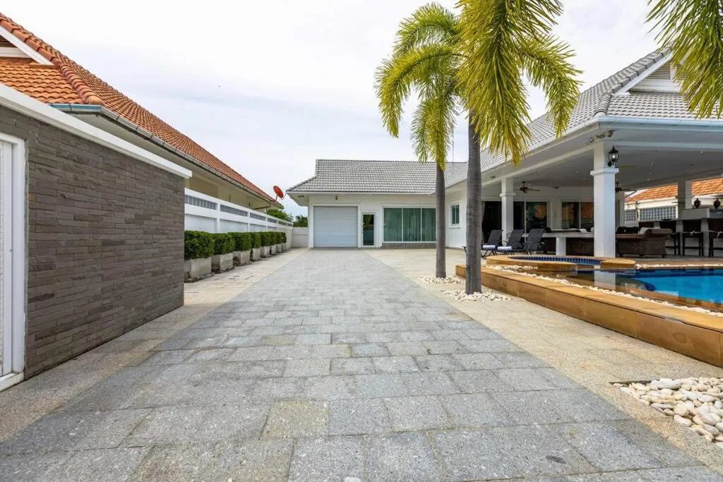 Private 3 Bedroom Pool Villa PP10