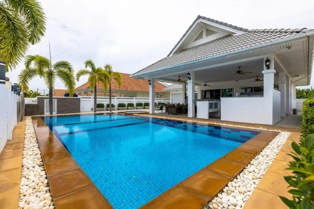 Private 3 Bedroom Pool Villa PP10