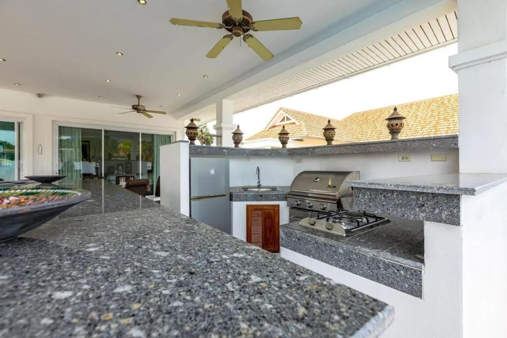 Private 3 Bedroom Pool Villa PP10