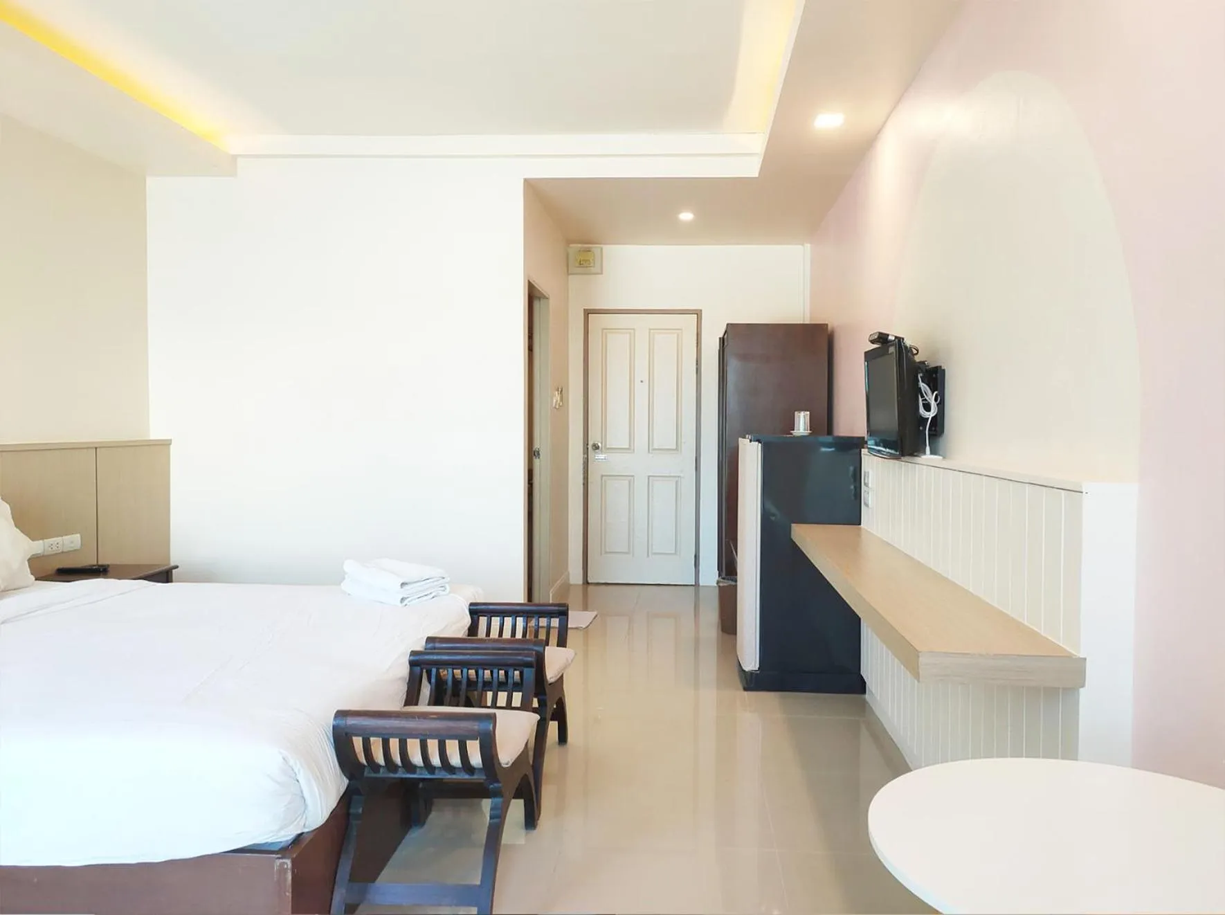 Photo of the whole room, Bed in Chiangmai residence