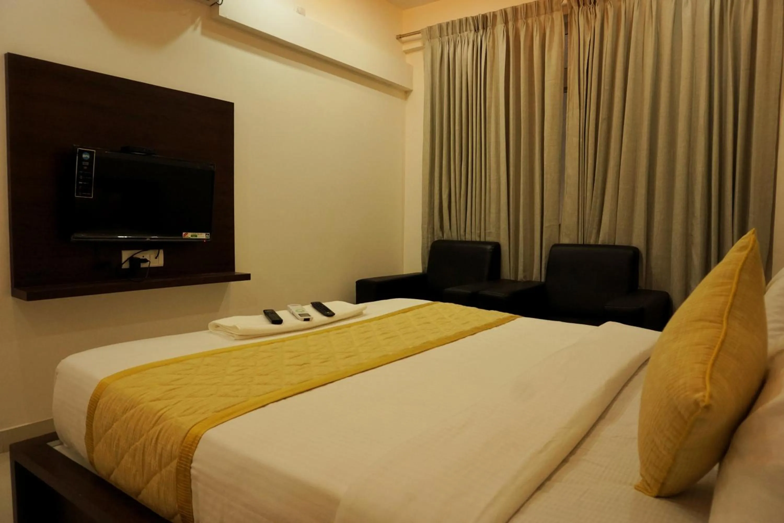 Bedroom, Bed in Gateway Inn