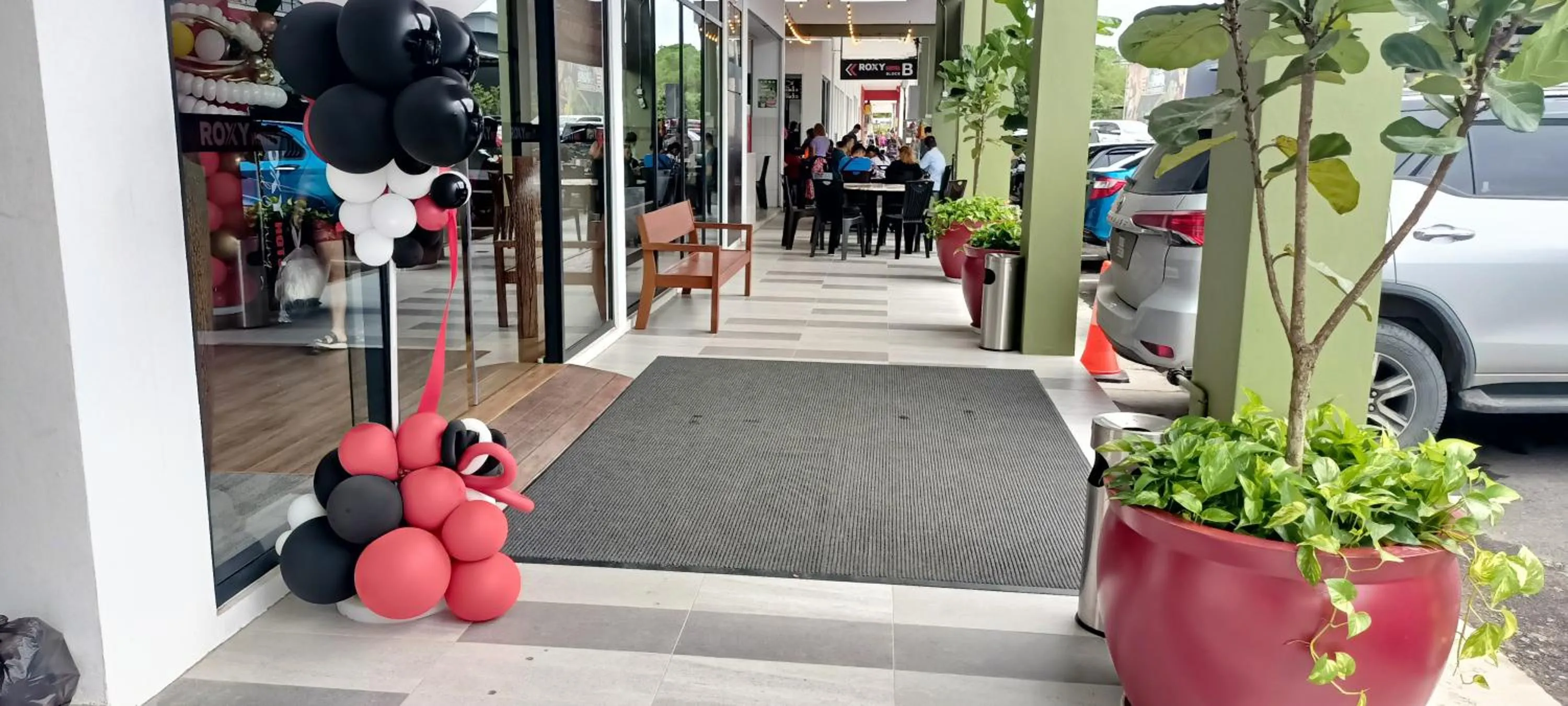 Facade/entrance in Roxy Hotel Sri Aman