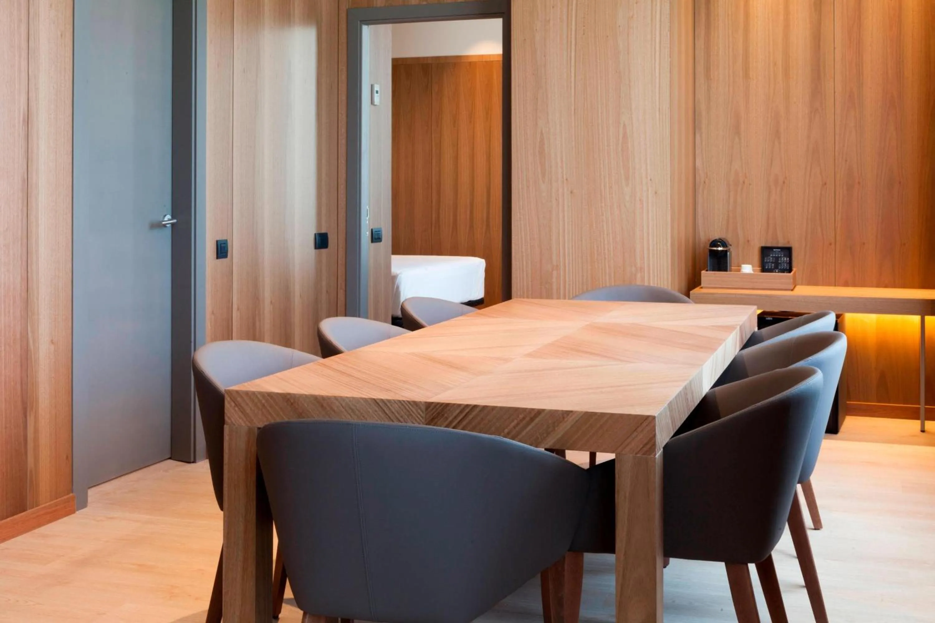 Photo of the whole room in AC Hotel Diagonal L'Illa by Marriott