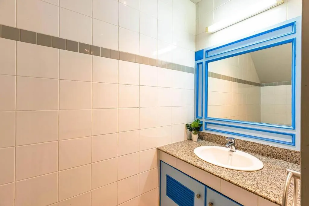 4 Bedroom Townhouse in Great Location! (BSS)