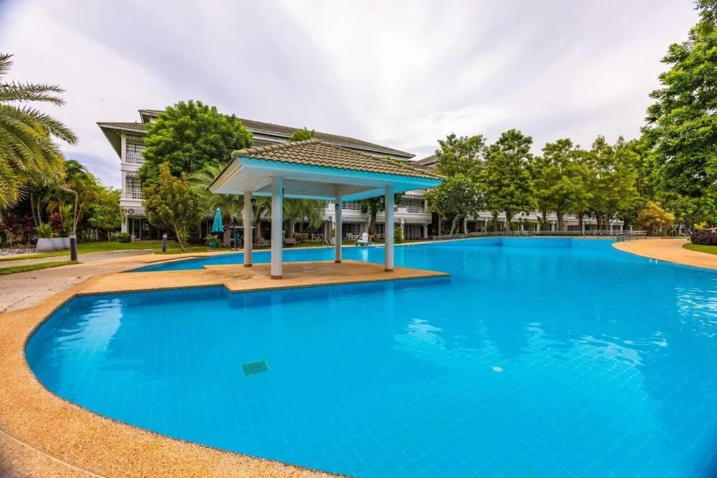 4 Bedroom Townhouse in Great Location! (BSS)