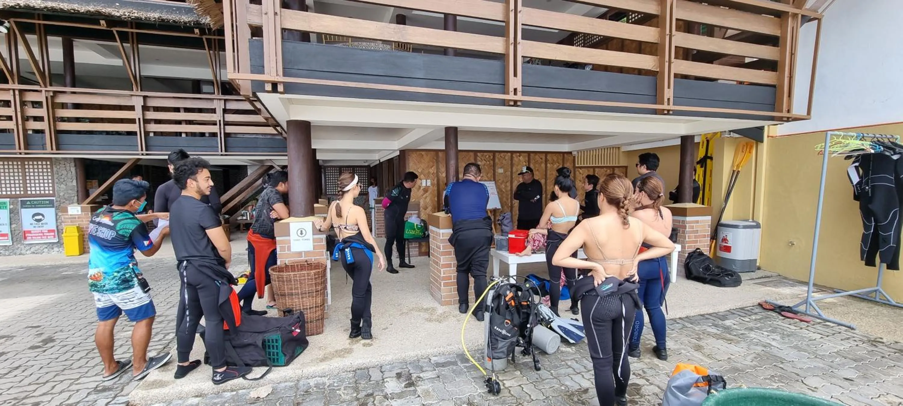 group of guests in Aquaventure Reef Club