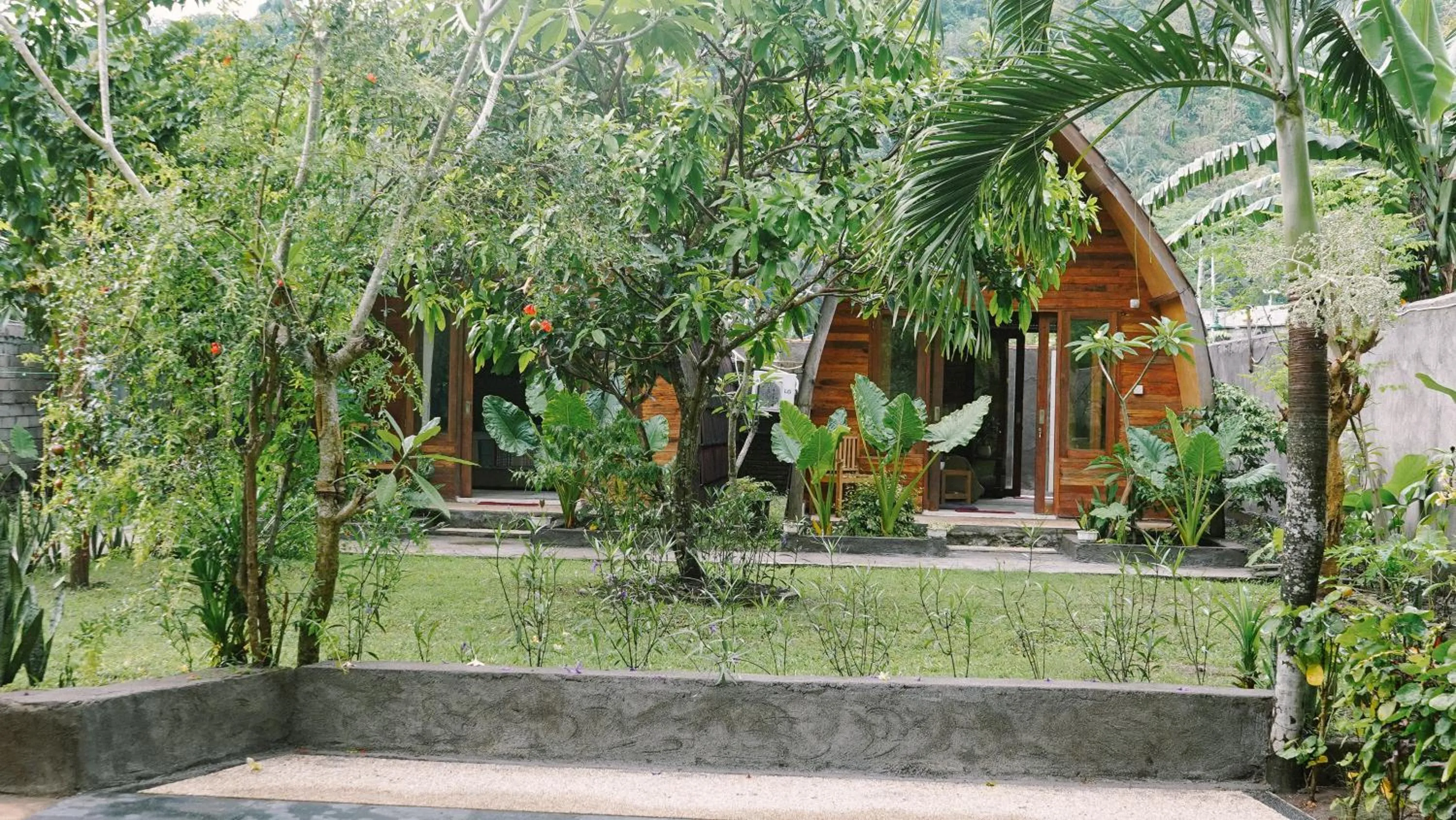 Garden in Lullabi Lumbung Villa
