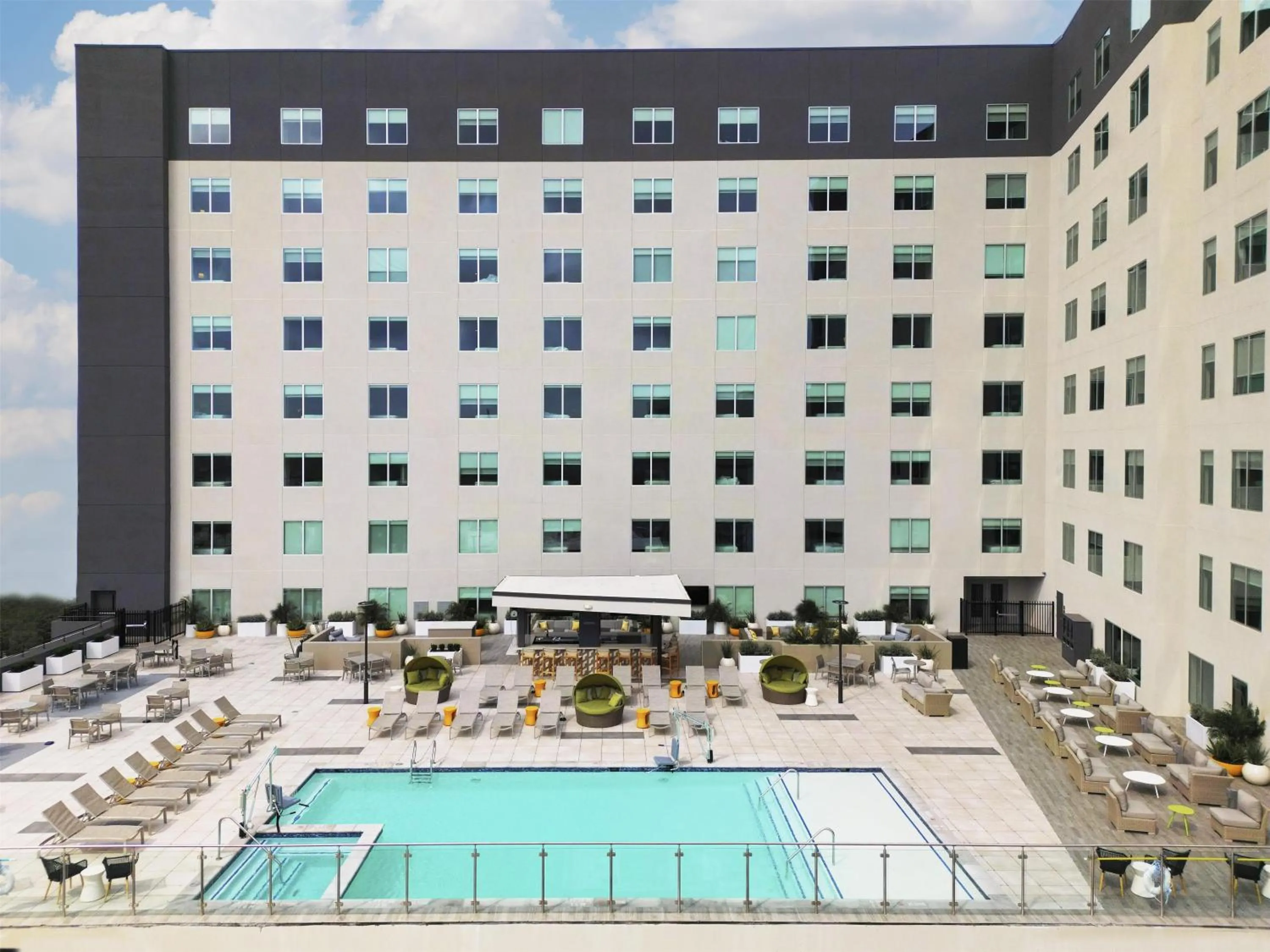 Swimming pool in Hyatt Place Houston Medical Center