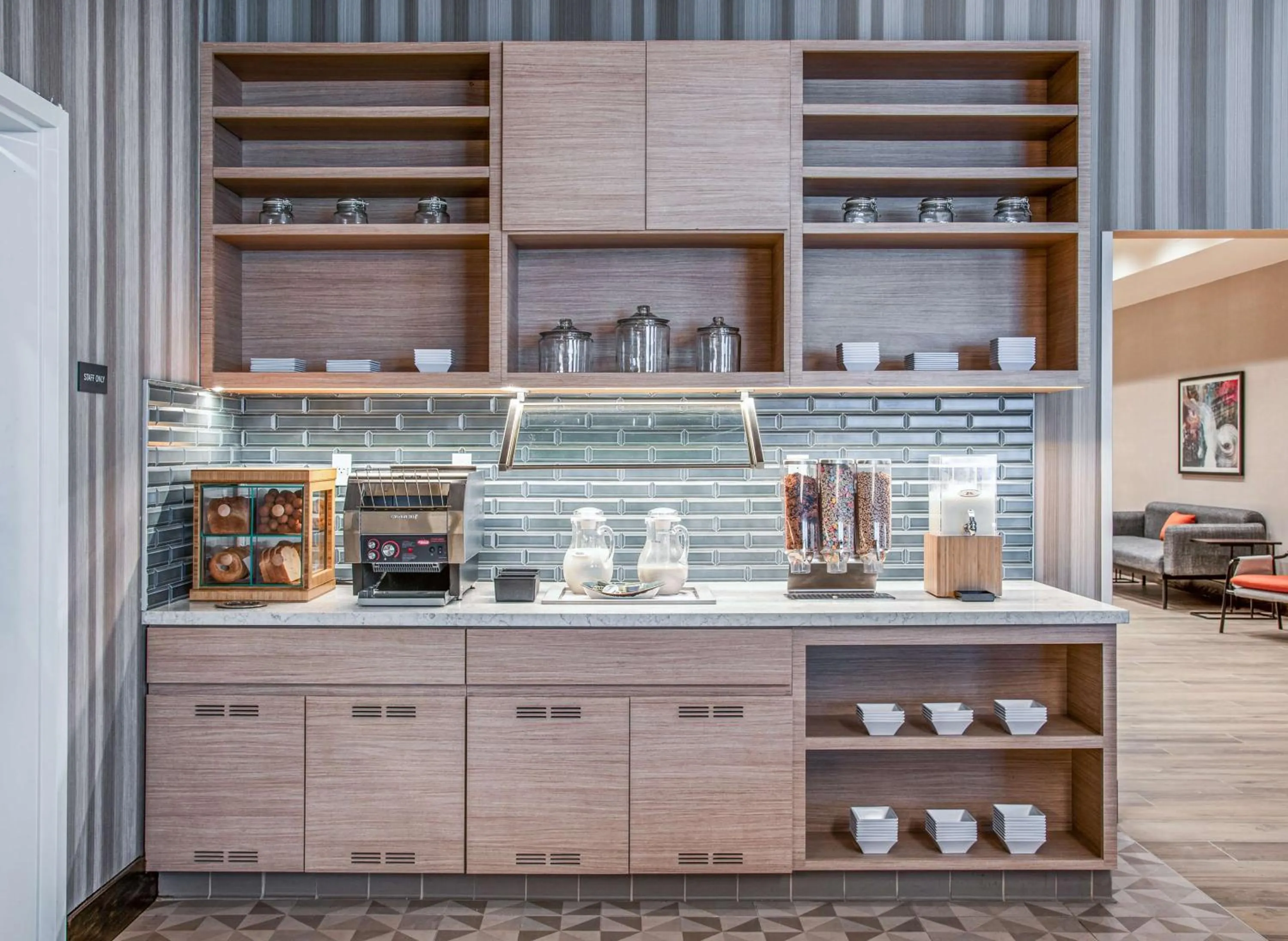 Restaurant/places to eat in Hyatt Place Newark-Silicon Valley